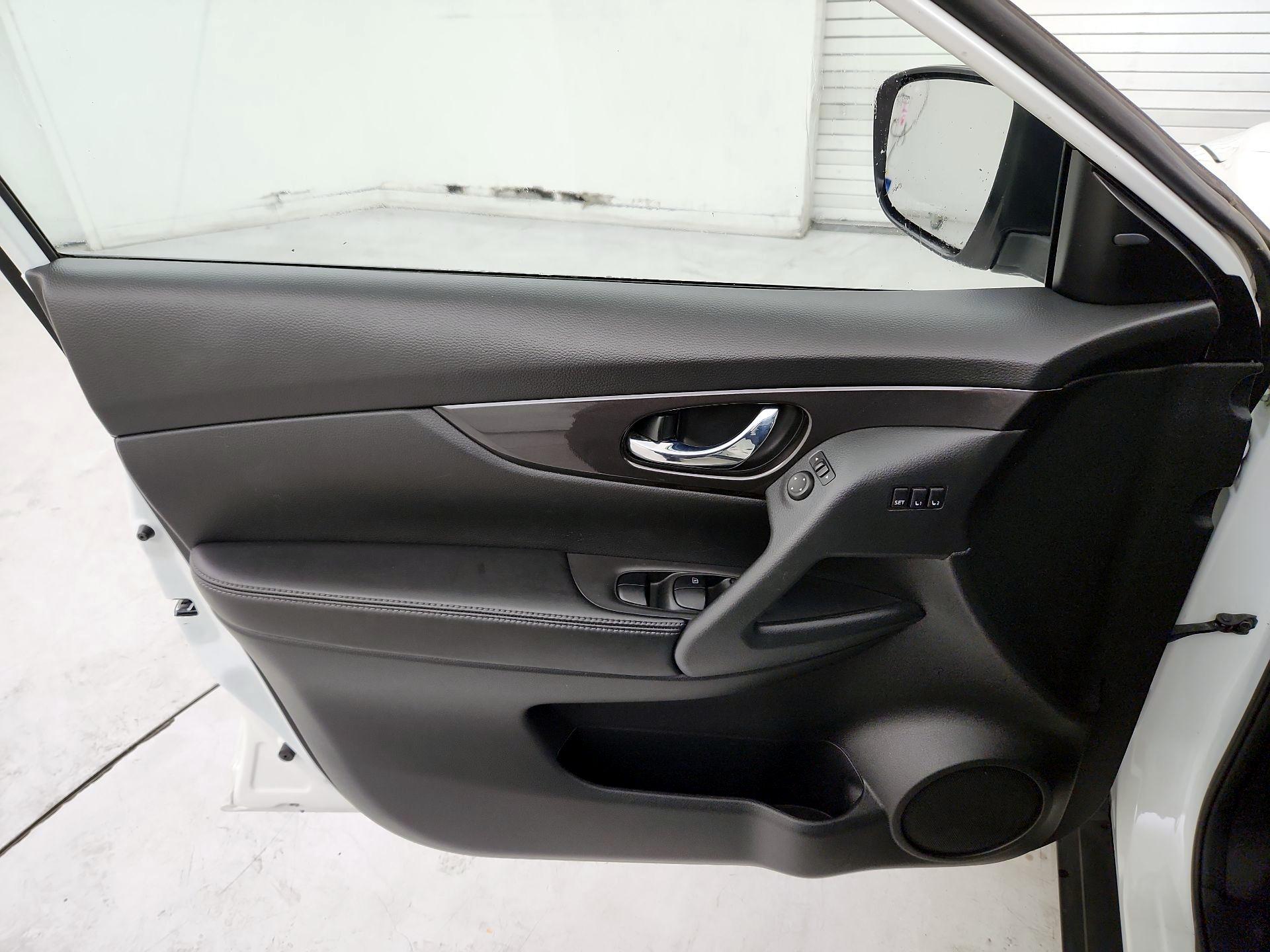 Thumbnail: 2018 Nissan Rogue - 12