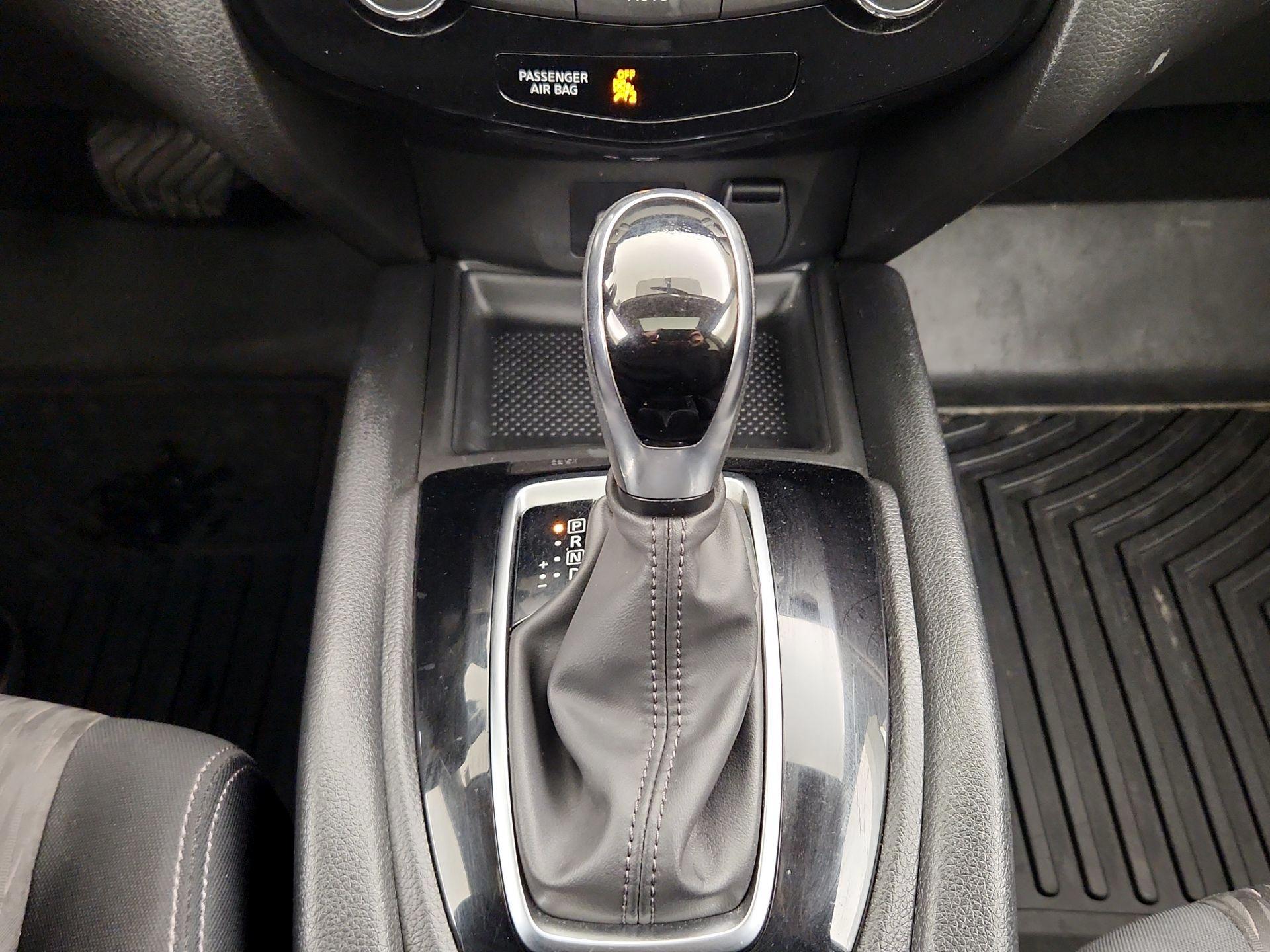 Thumbnail: 2018 Nissan Rogue - 18