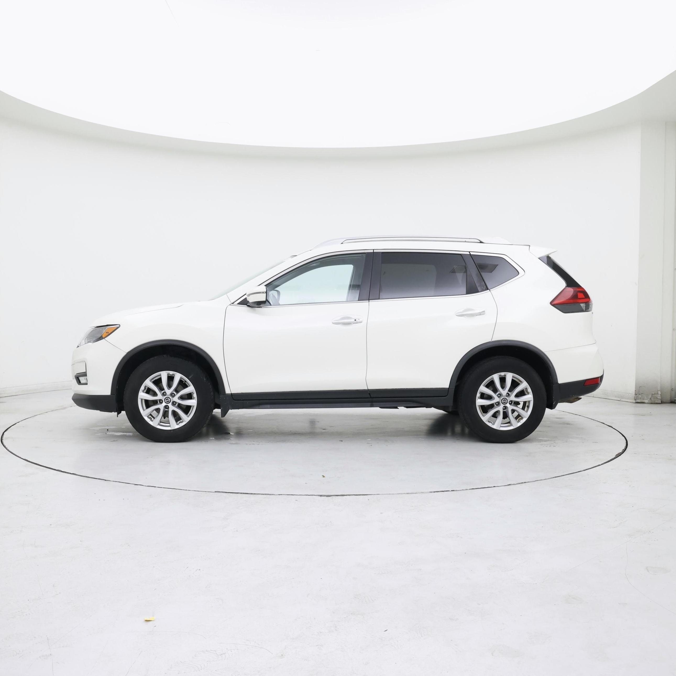 Thumbnail: 2018 Nissan Rogue - 3