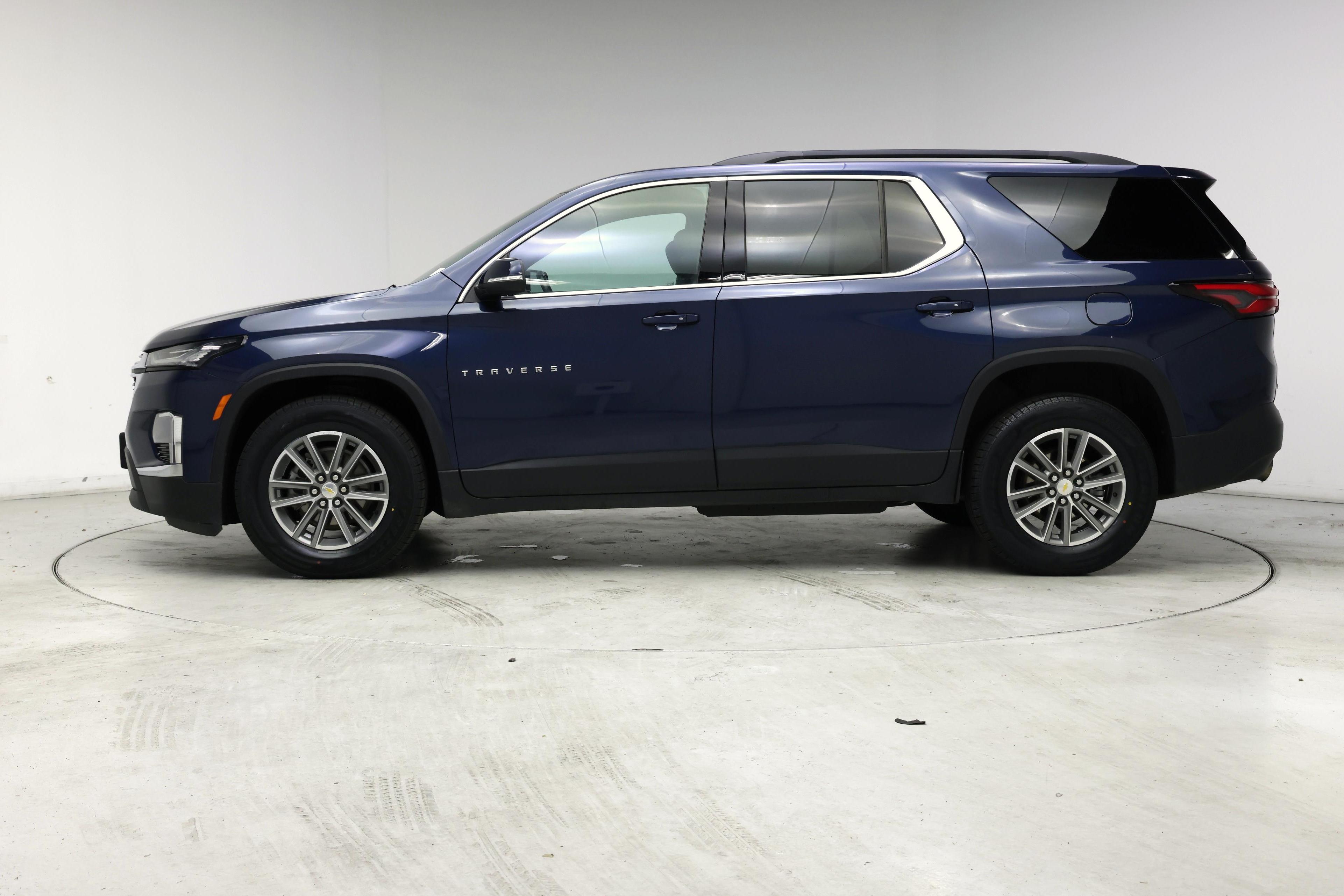 Thumbnail: 2022 Chevrolet Traverse - 3
