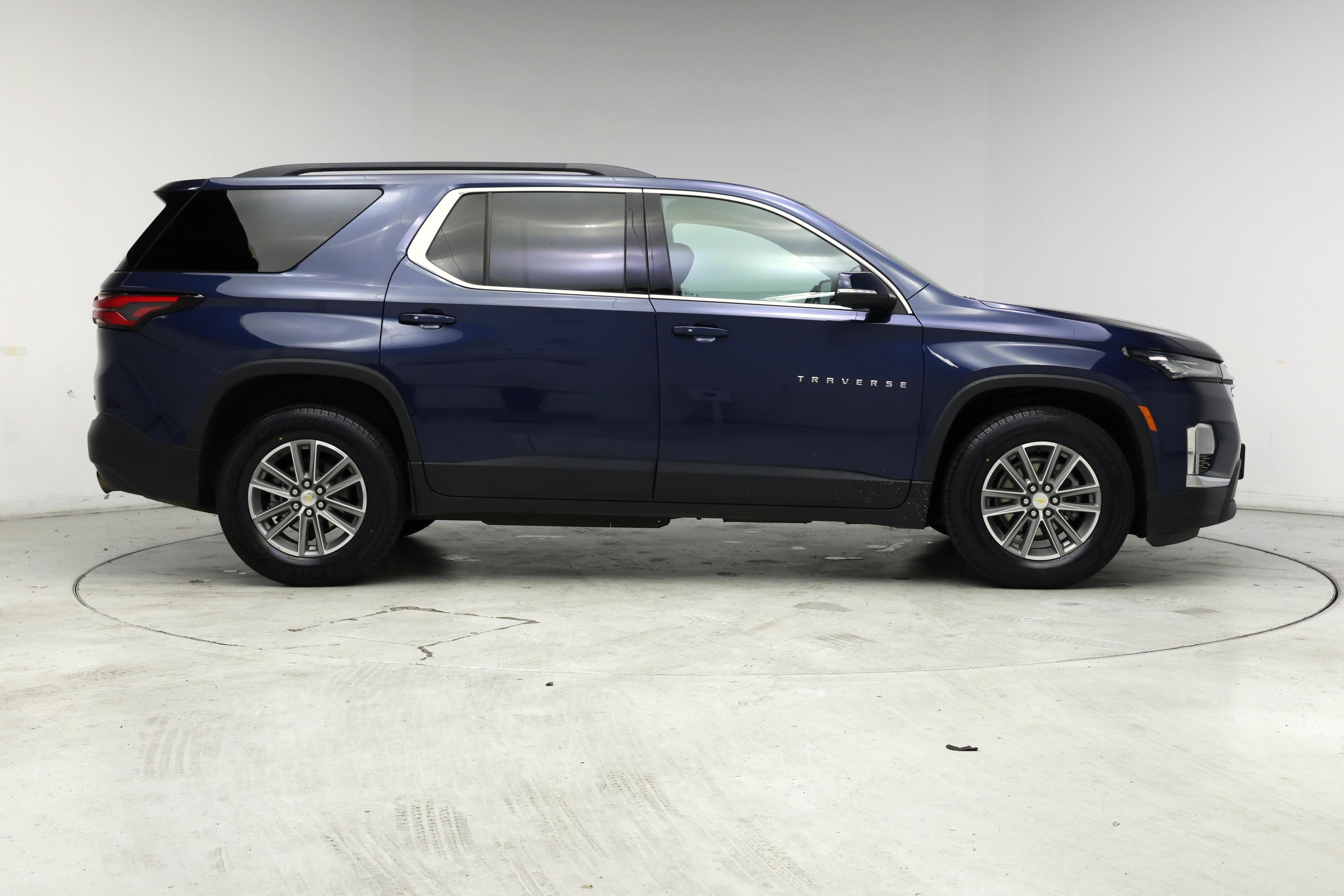 Thumbnail: 2022 Chevrolet Traverse - 7