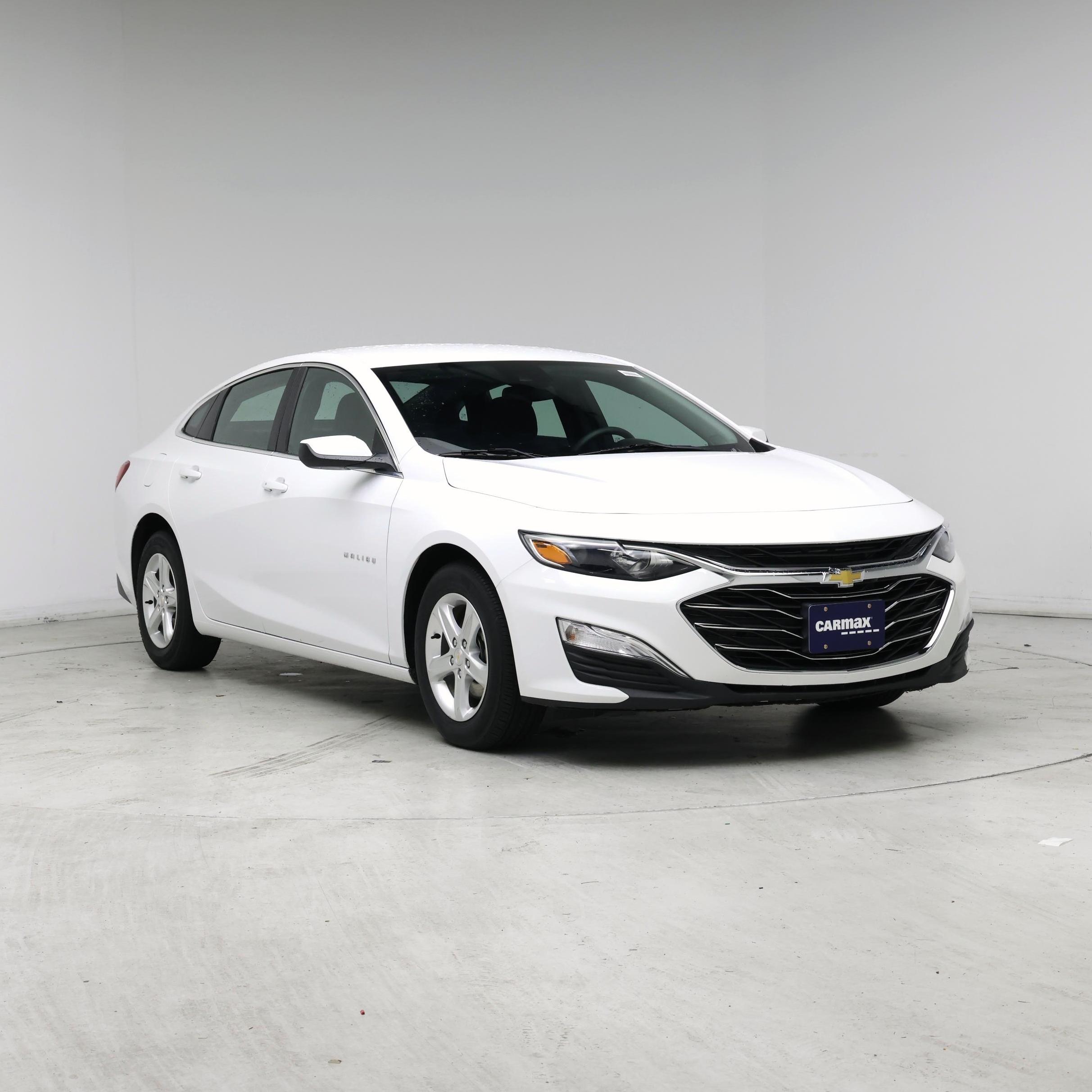 White 2023 Chevrolet Malibu Sedan Front-Wheel Drive Automatic