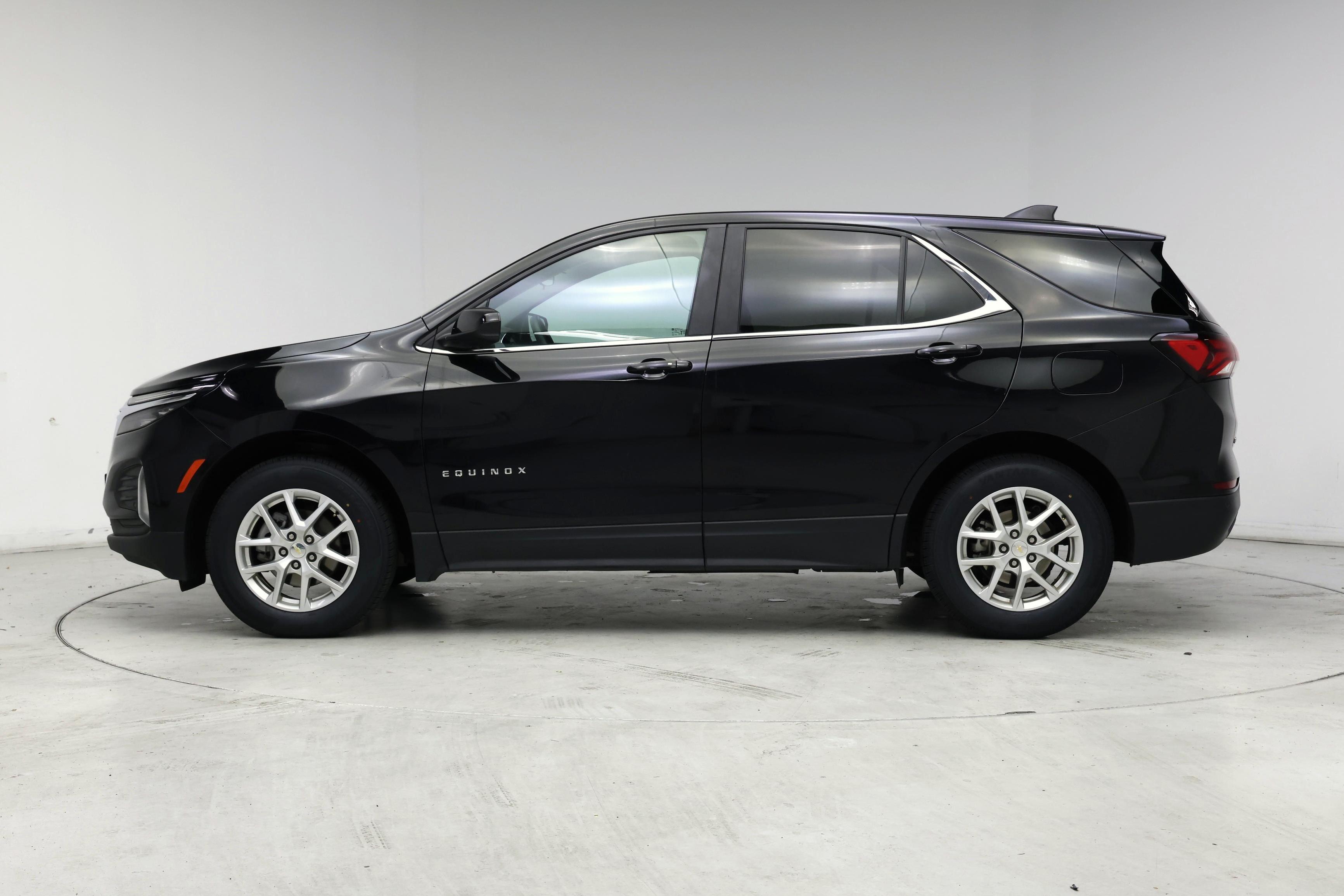 Thumbnail: 2023 Chevrolet Equinox - 3
