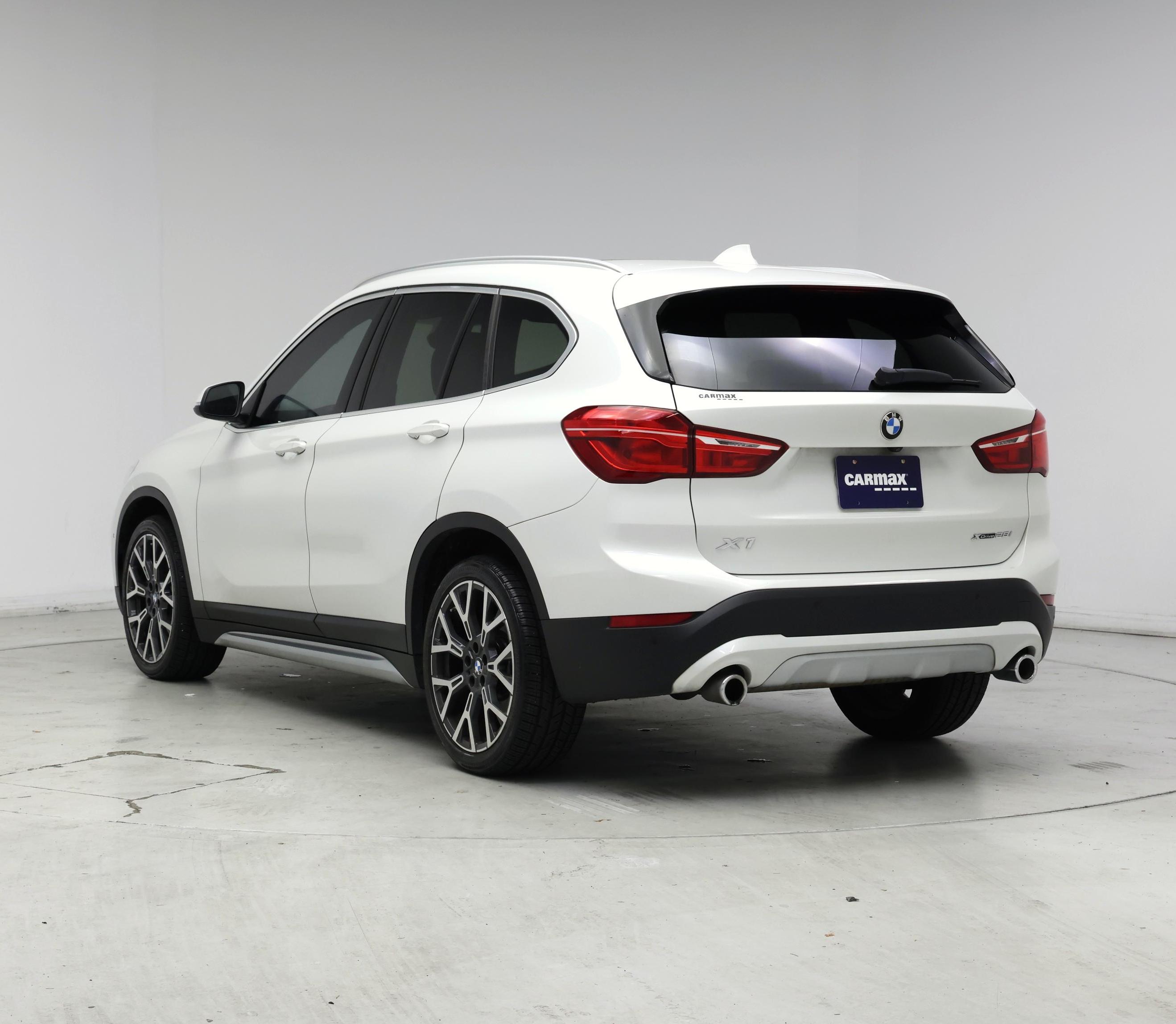 Thumbnail: 2021 BMW X1 - 2