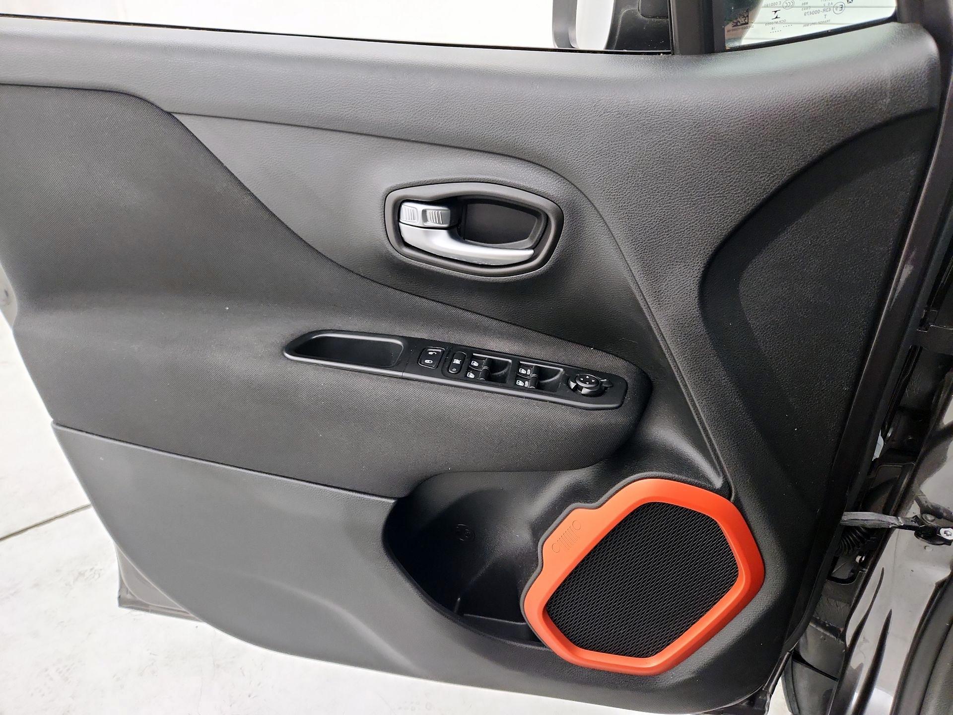 Thumbnail: 2018 Jeep Renegade - 12