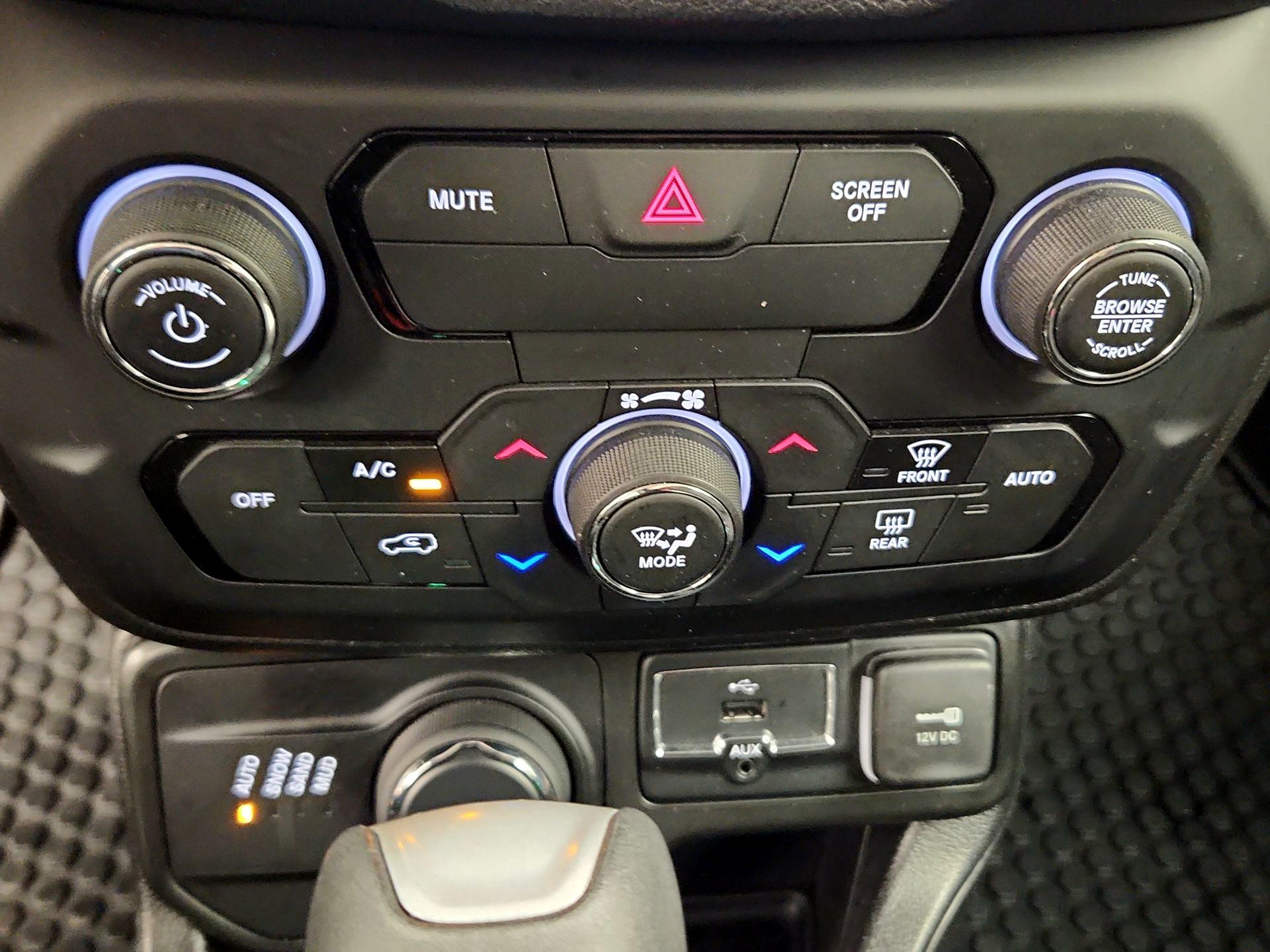 Thumbnail: 2018 Jeep Renegade - 16