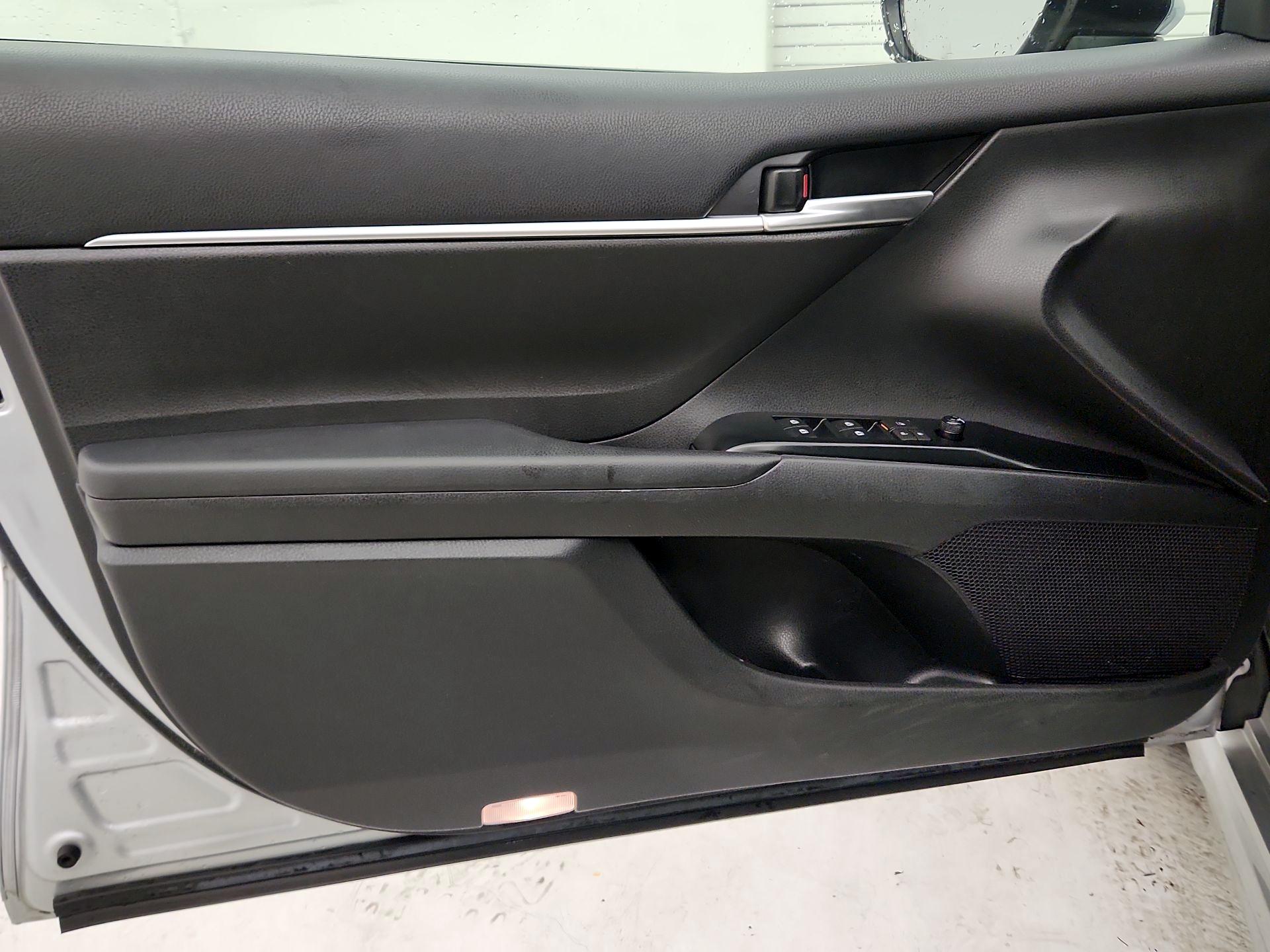 Thumbnail: 2019 Toyota Camry - 12