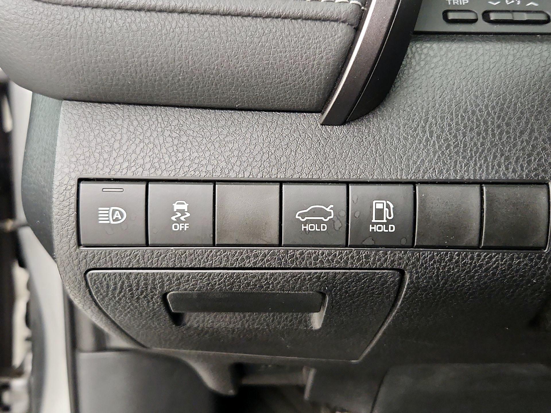 Thumbnail: 2019 Toyota Camry - 13