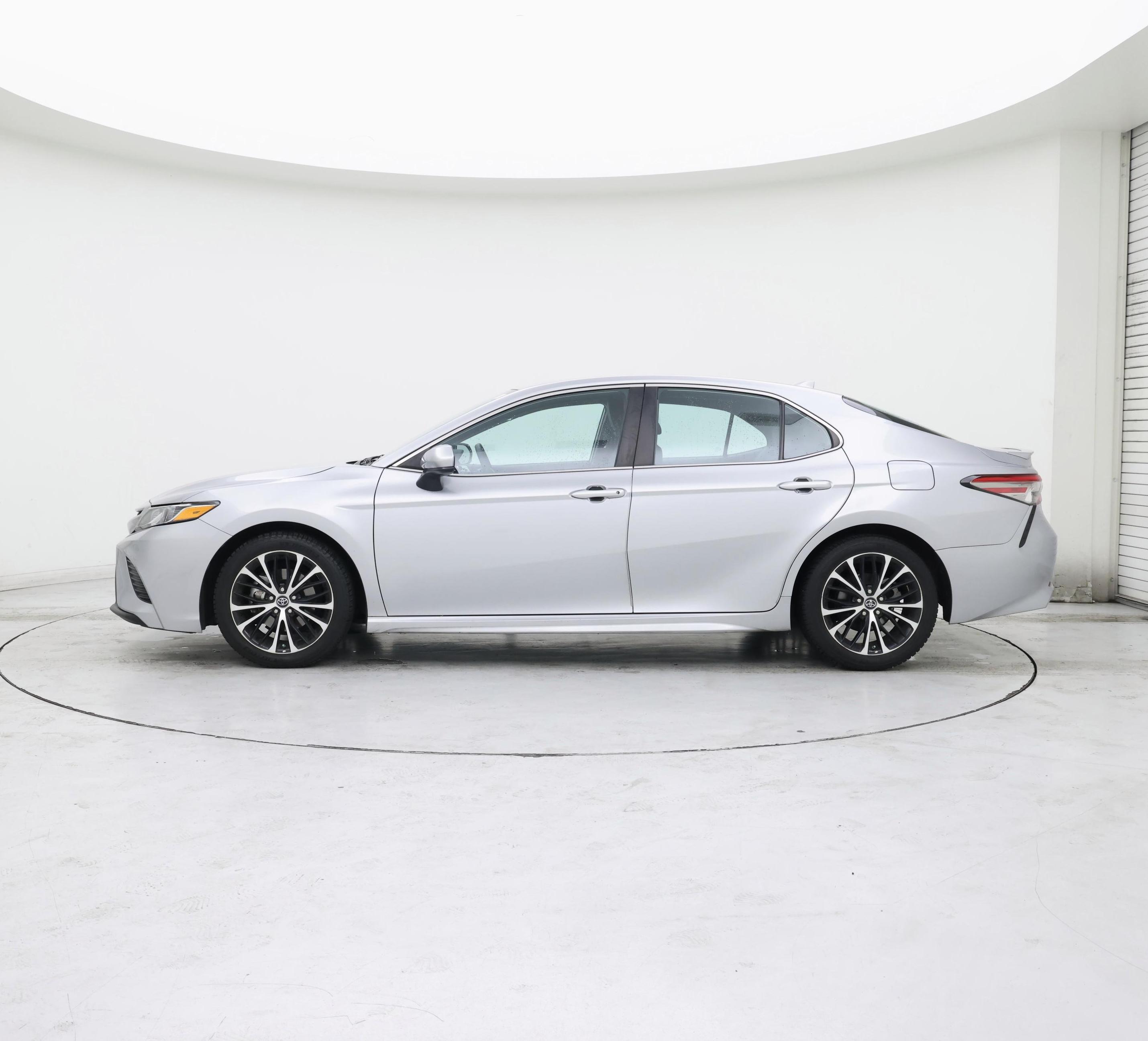 Thumbnail: 2019 Toyota Camry - 3