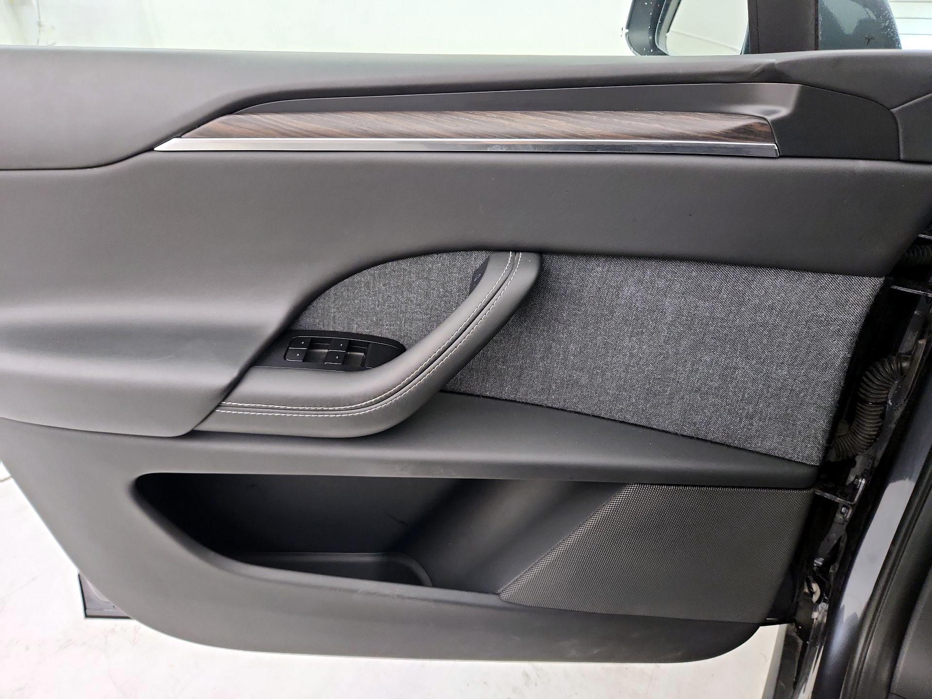 Thumbnail: 2022 Tesla Model X - 12