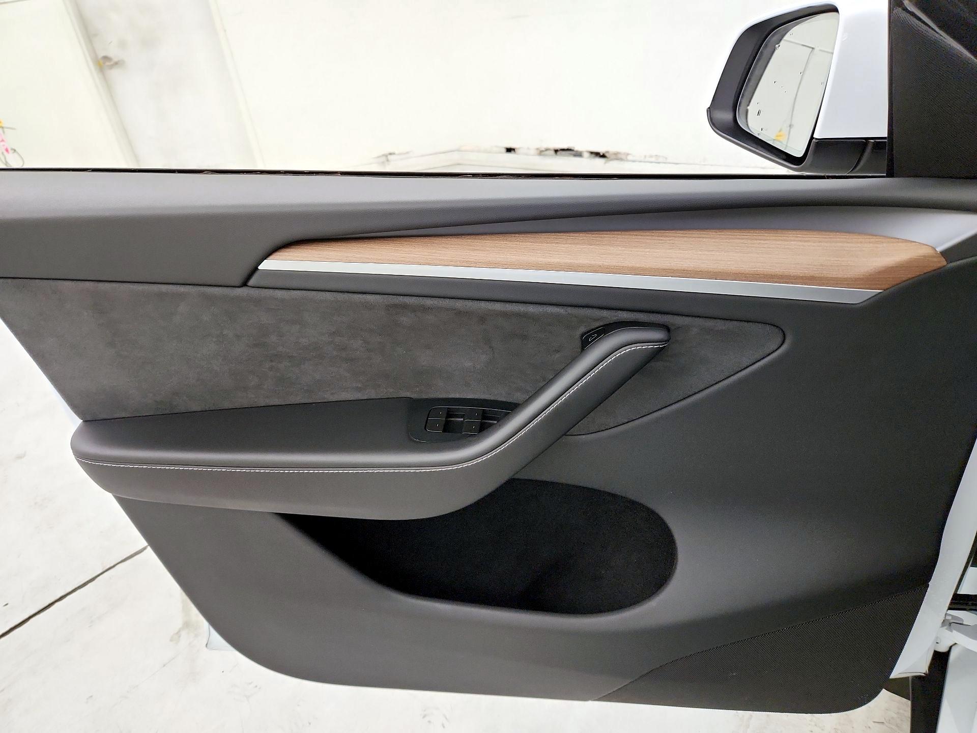 Thumbnail: 2023 Tesla Model Y - 12