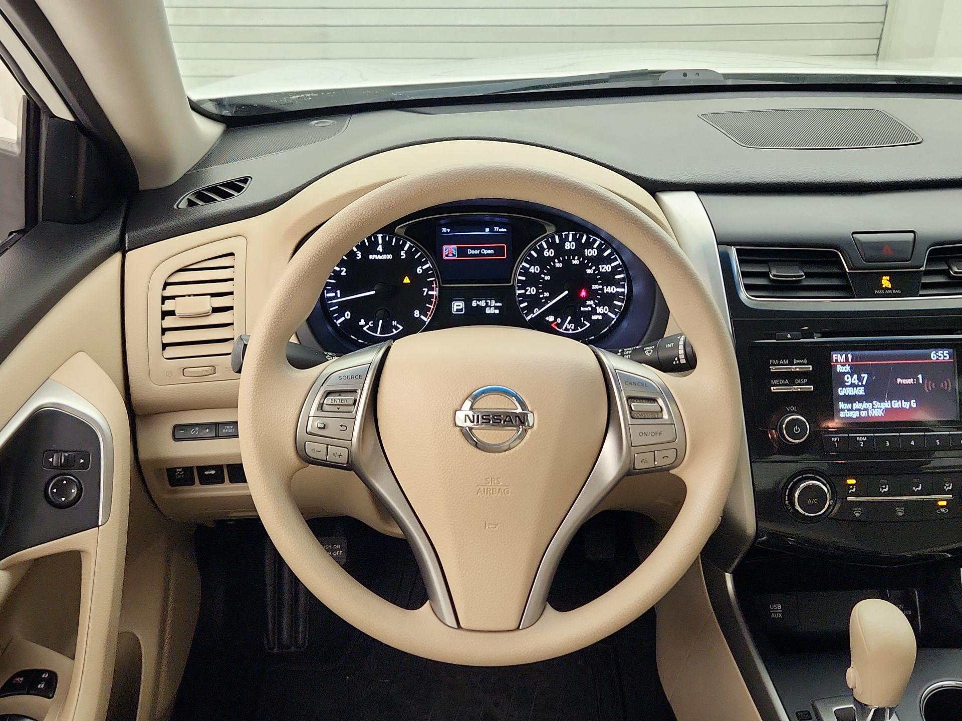 Thumbnail: 2015 Nissan Altima - 10