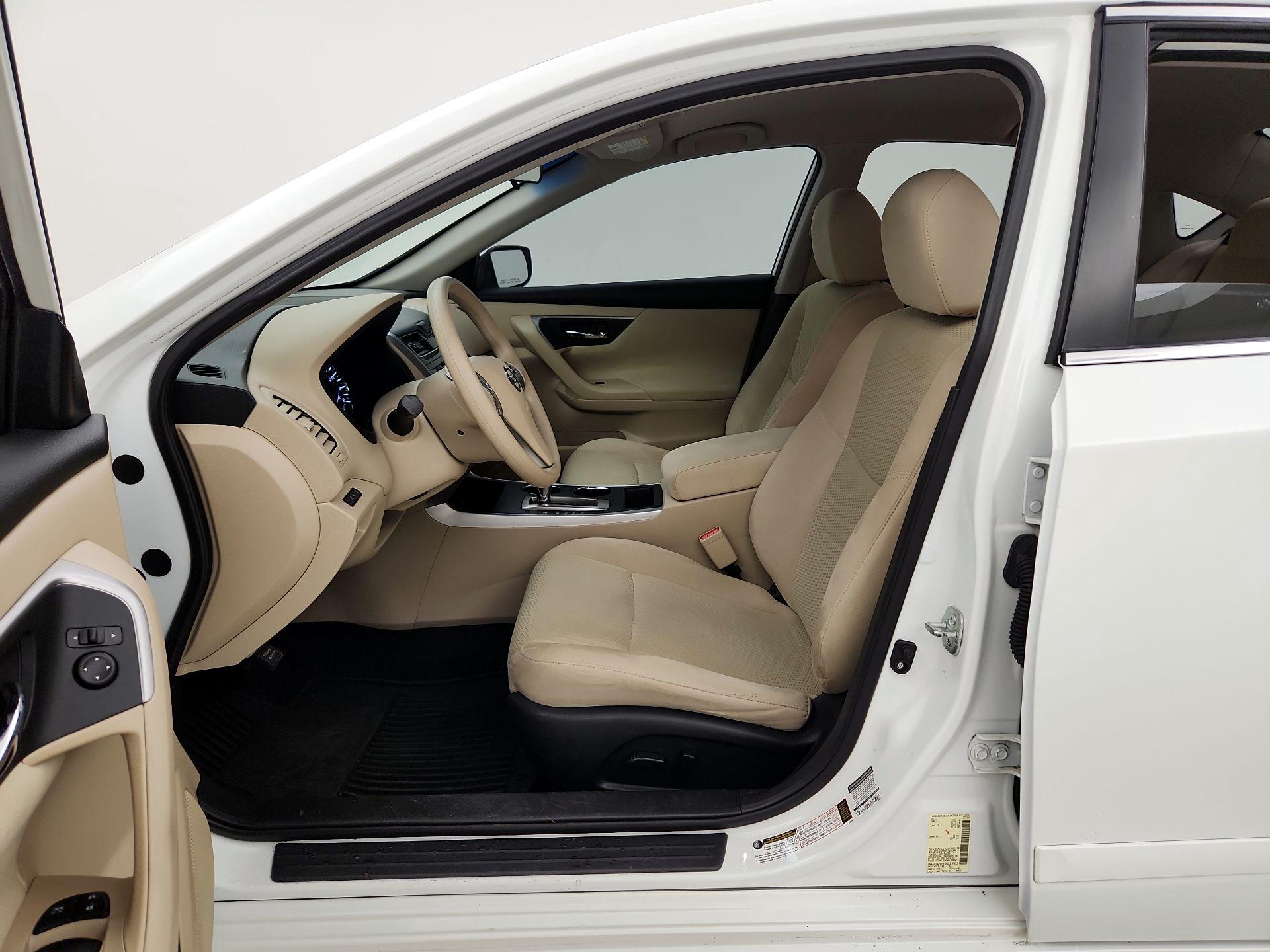 Thumbnail: 2015 Nissan Altima - 11