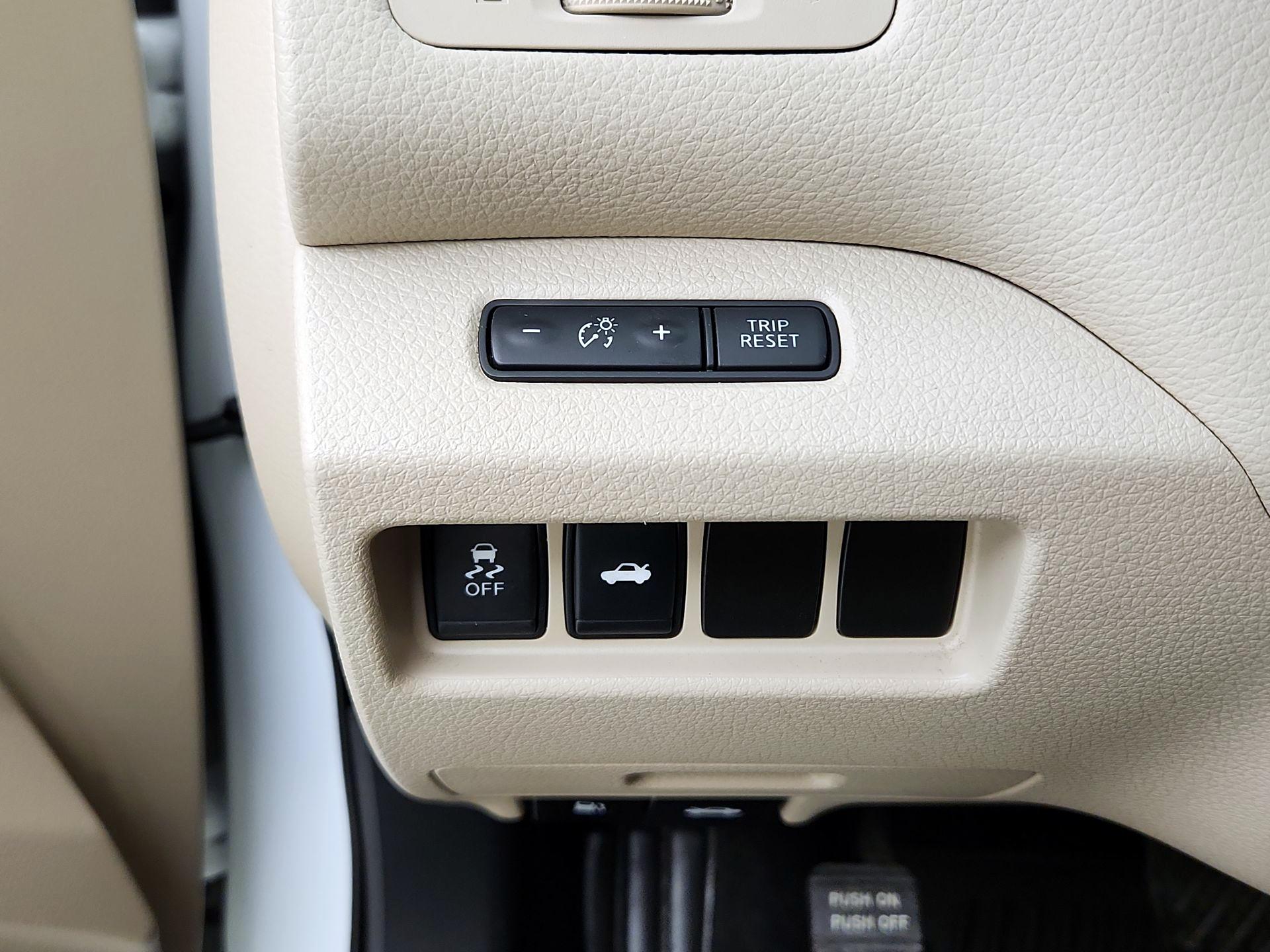 Thumbnail: 2015 Nissan Altima - 13
