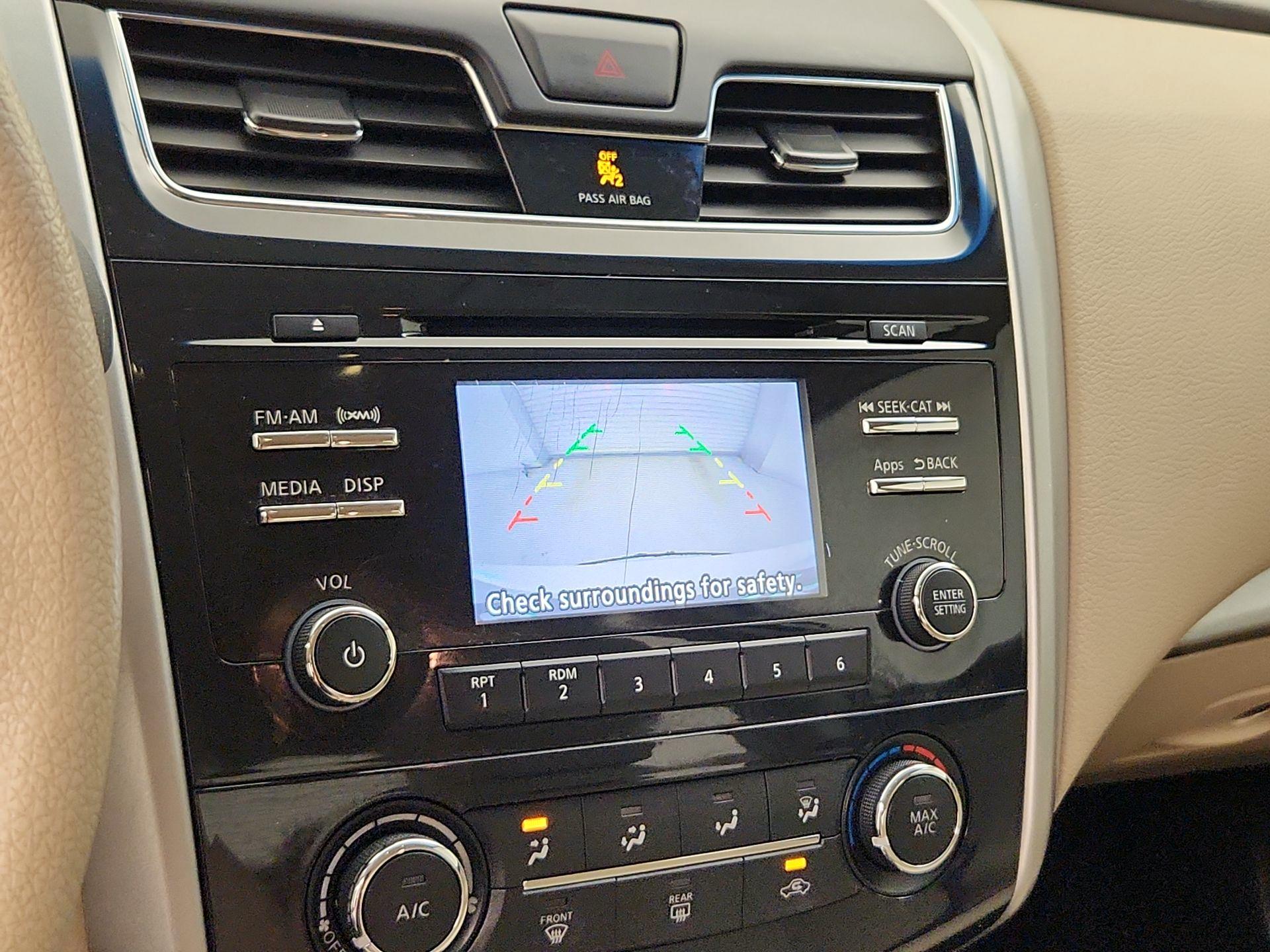 Thumbnail: 2015 Nissan Altima - 14
