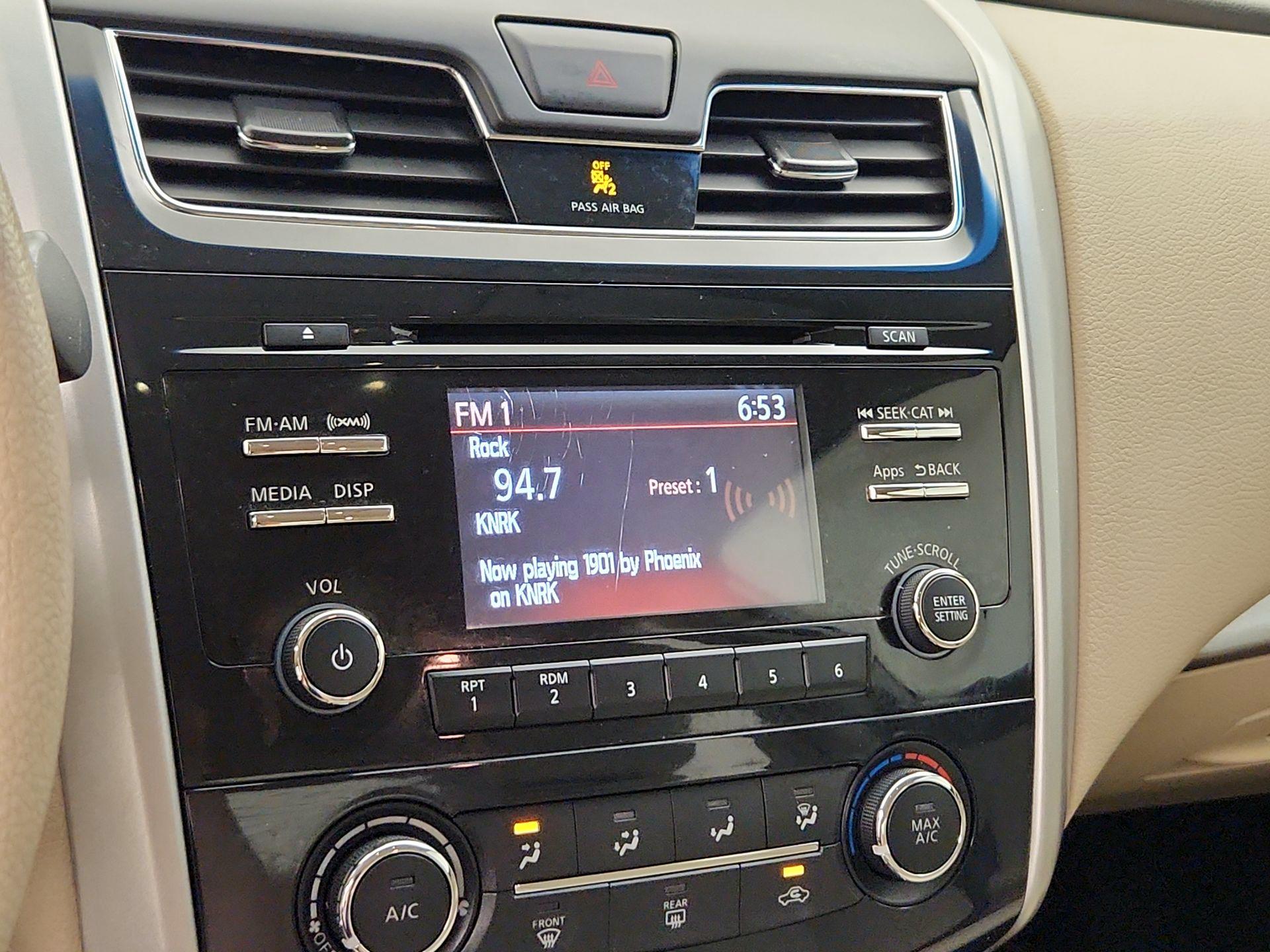 Thumbnail: 2015 Nissan Altima - 15