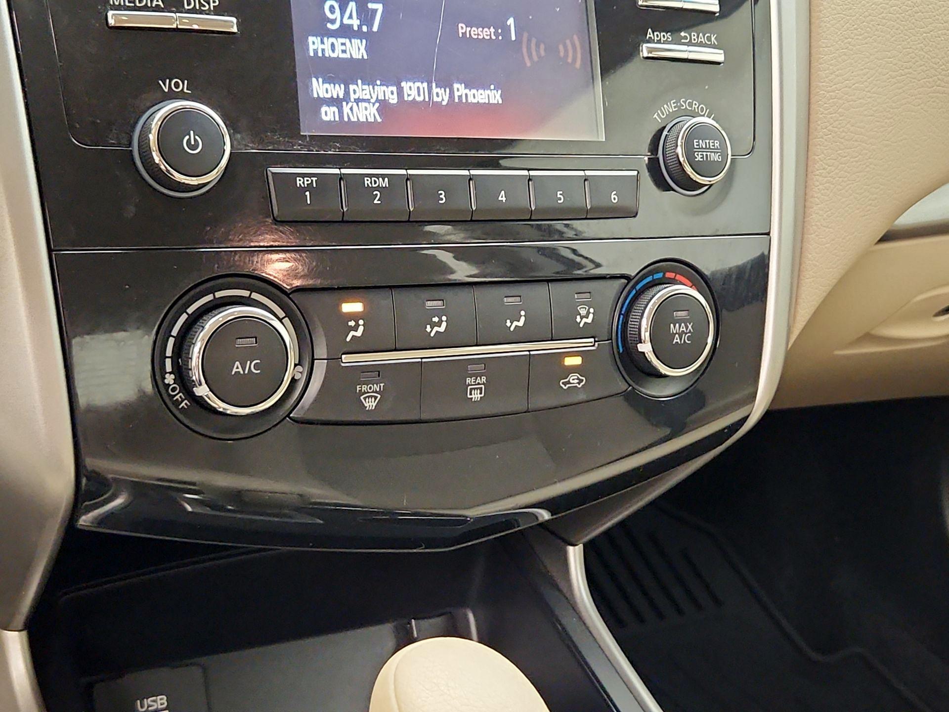 Thumbnail: 2015 Nissan Altima - 16