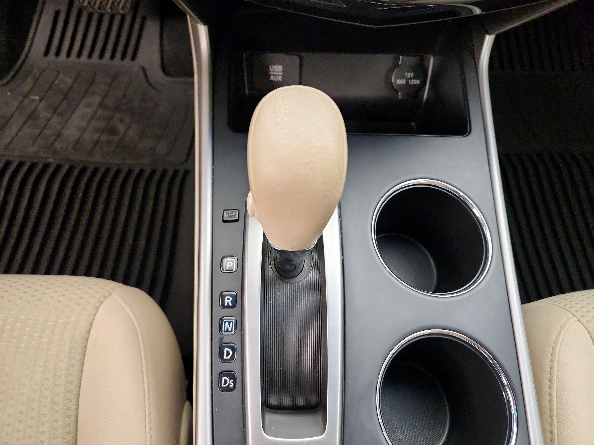 Thumbnail: 2015 Nissan Altima - 17
