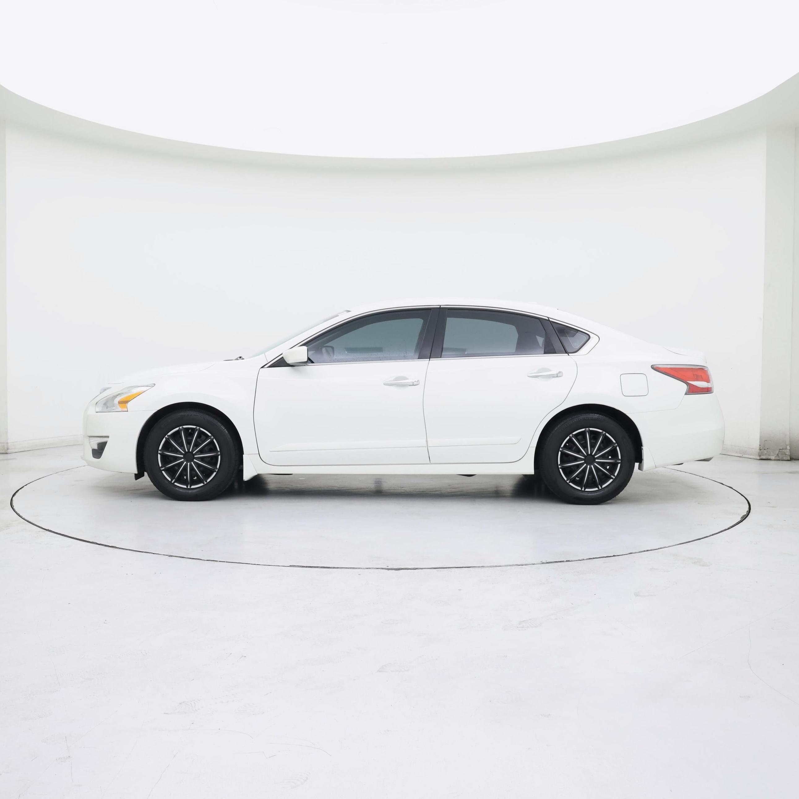 Thumbnail: 2015 Nissan Altima - 3
