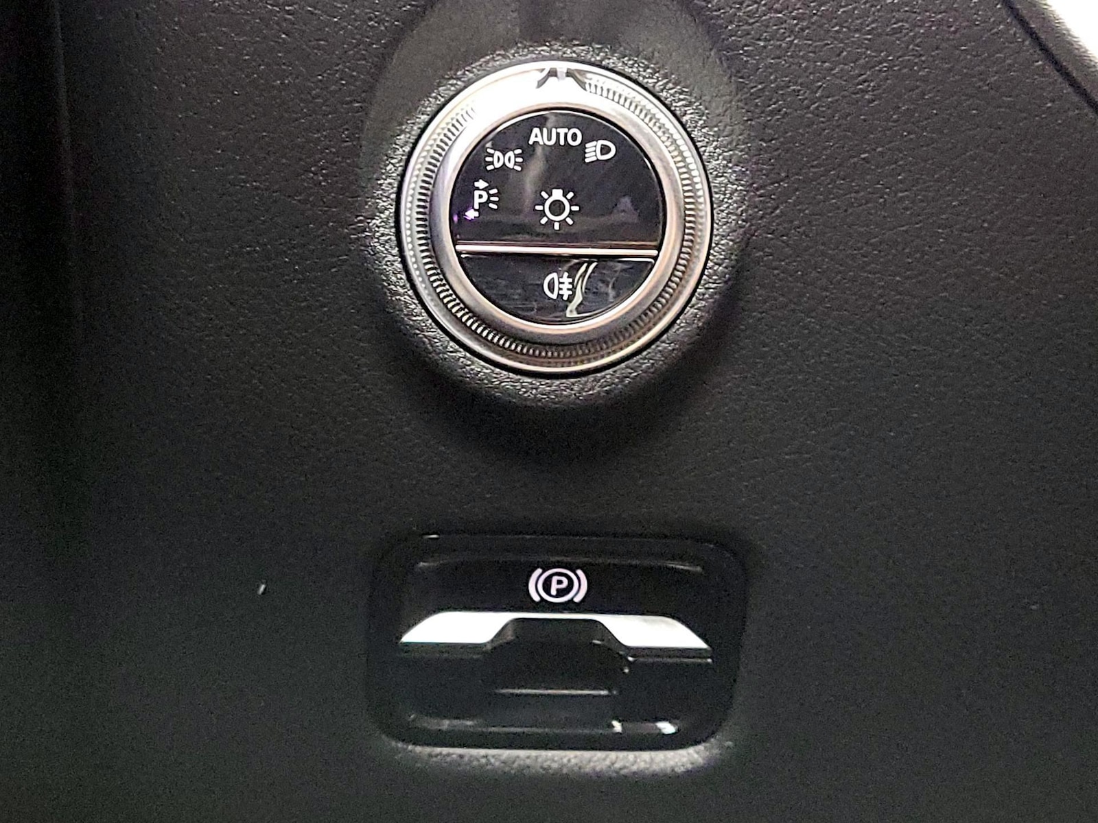 2025 Mercedes-Benz C-Class Sedan C 300 - Photo 14