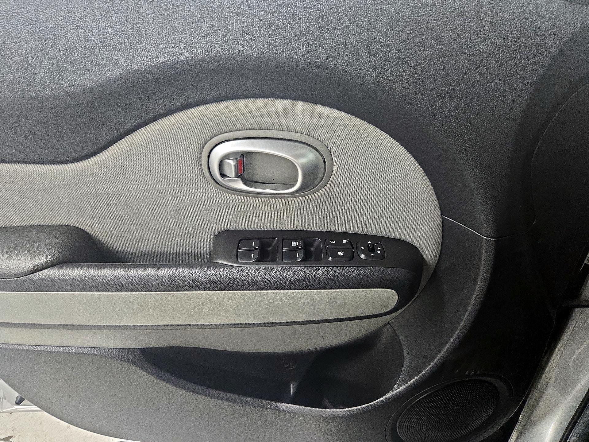 Thumbnail: 2015 Kia Soul - 12