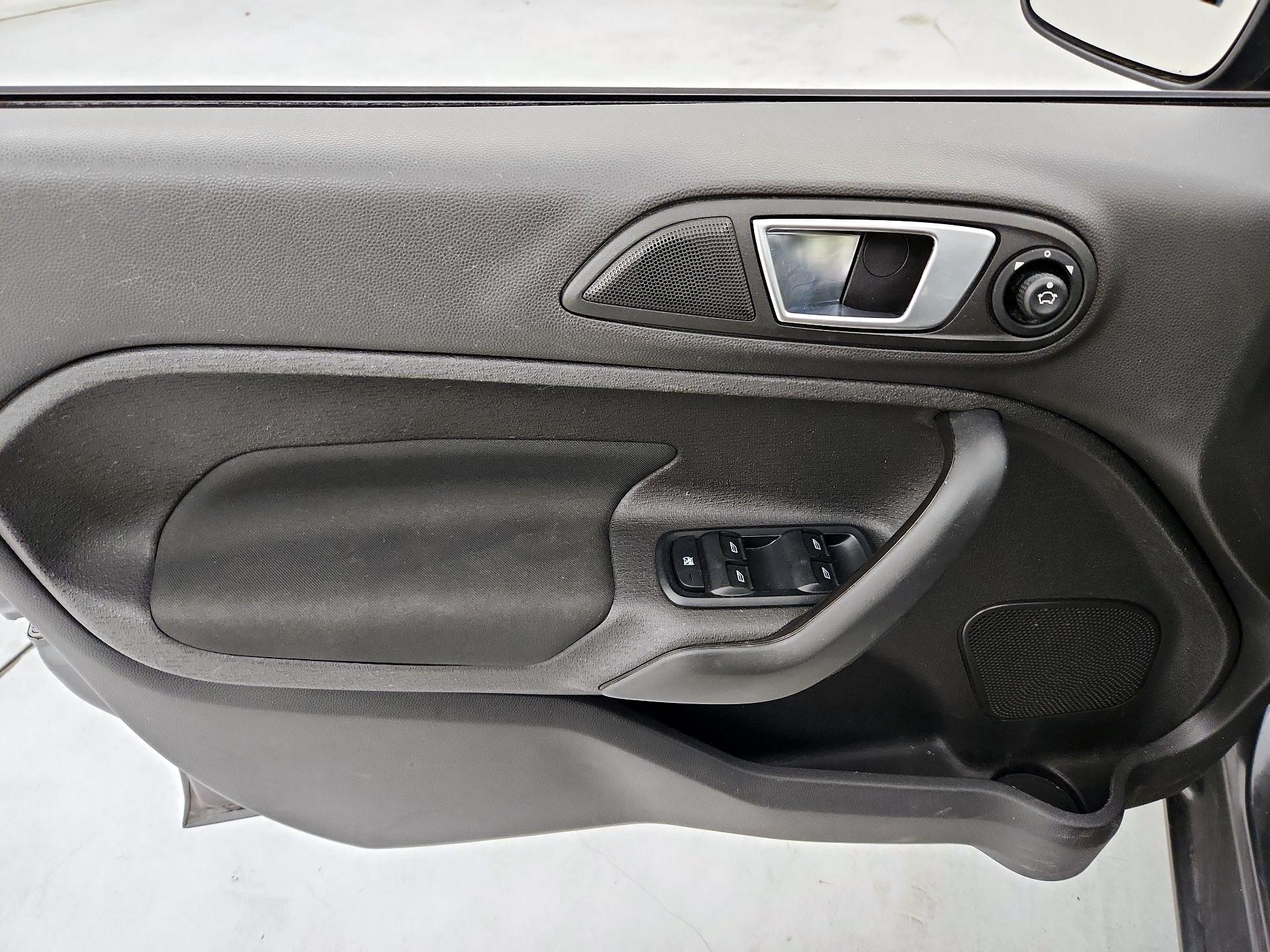 Thumbnail: 2016 Ford Fiesta - 12