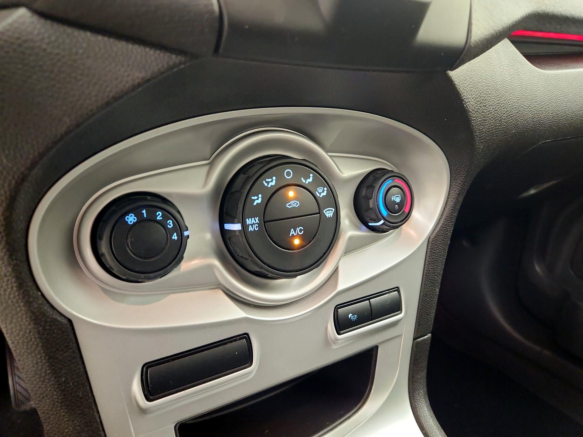 Thumbnail: 2016 Ford Fiesta - 15
