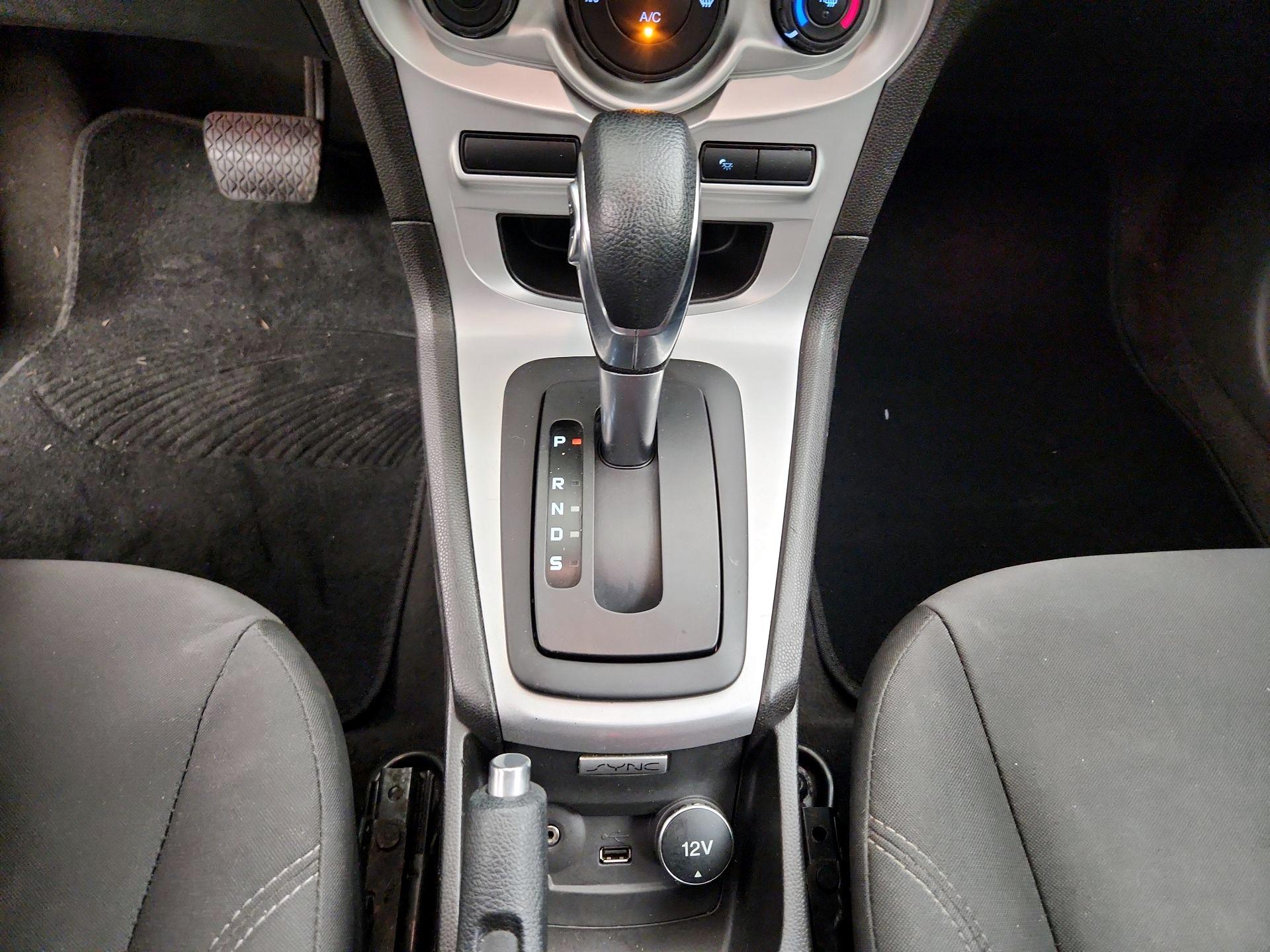 Thumbnail: 2016 Ford Fiesta - 16