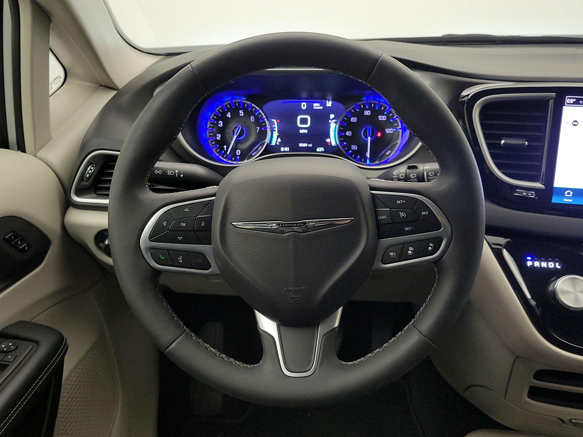 Thumbnail: 2024 Chrysler Pacifica - 10