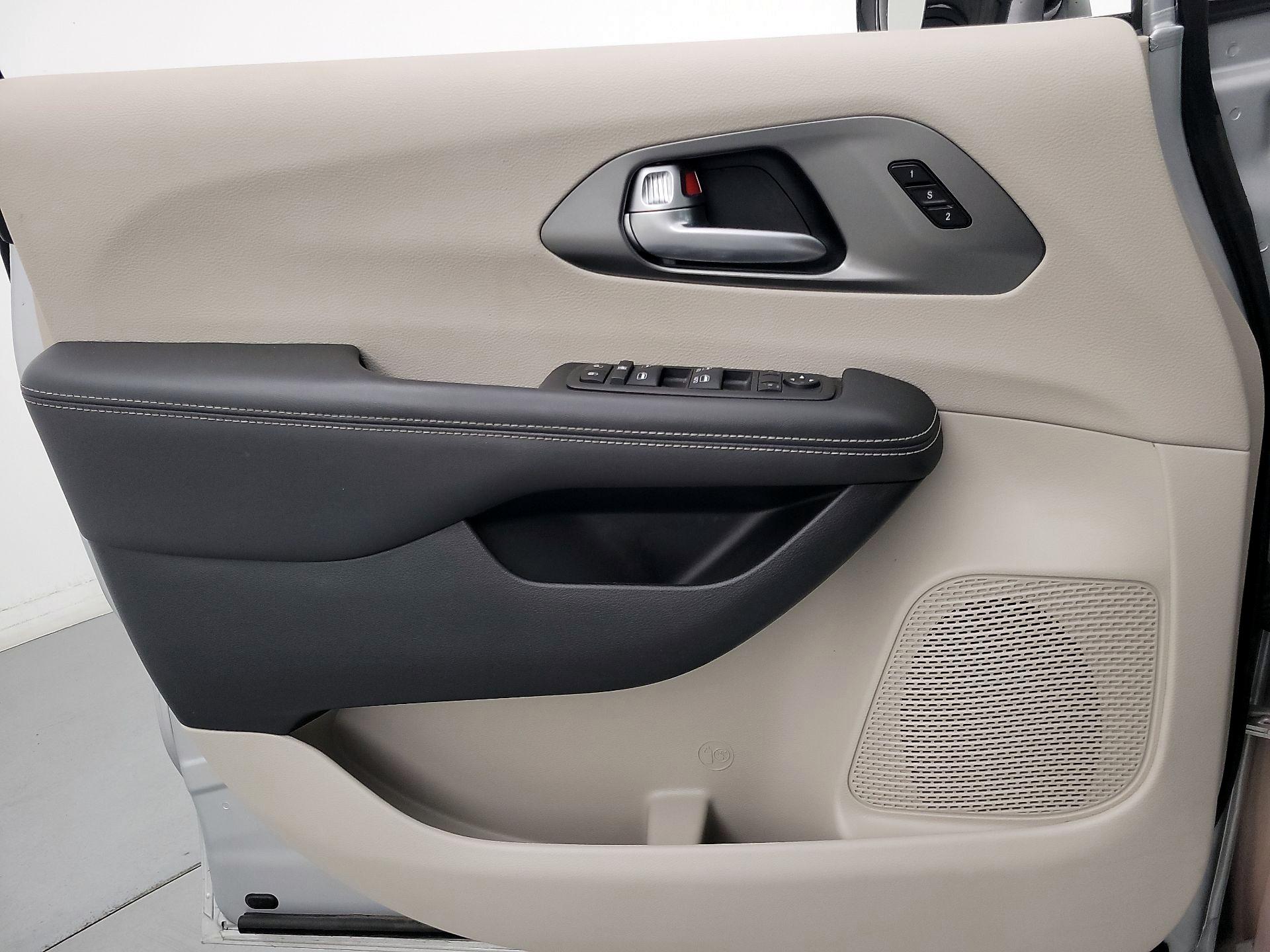 Thumbnail: 2024 Chrysler Pacifica - 12