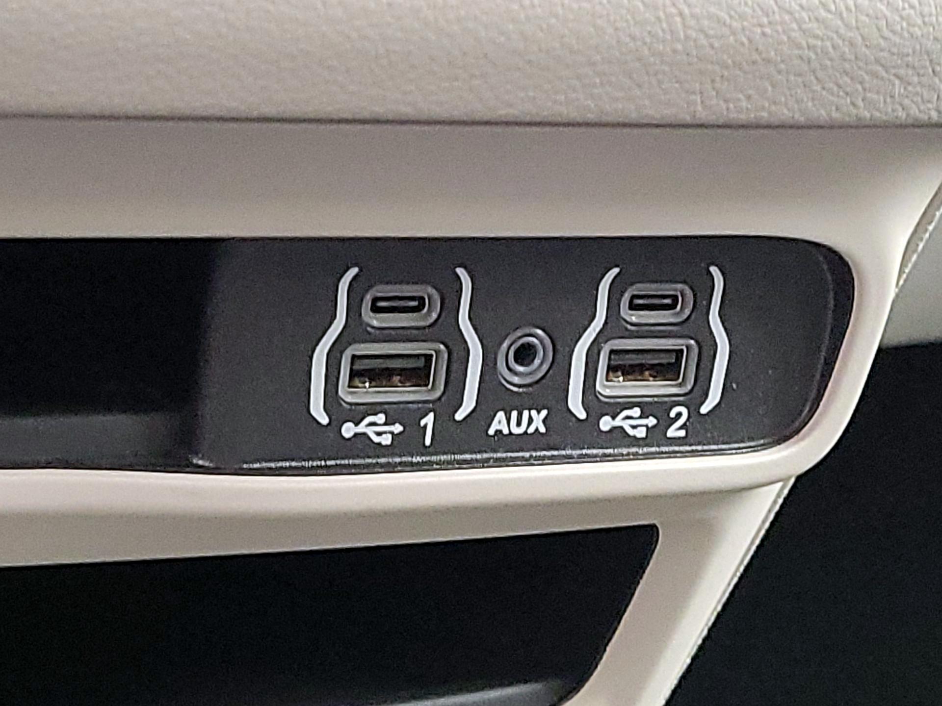 Thumbnail: 2024 Chrysler Pacifica - 18