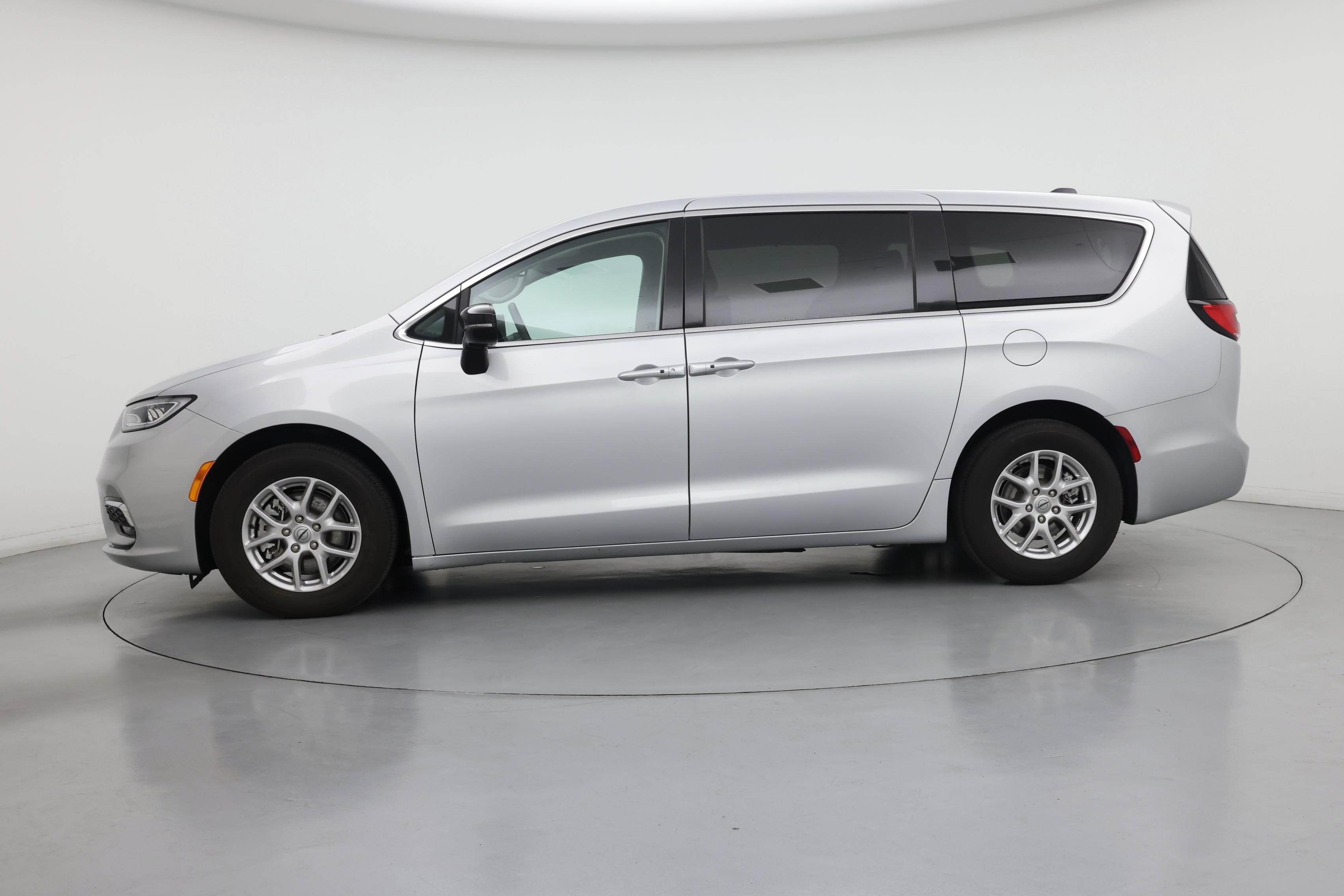 Thumbnail: 2024 Chrysler Pacifica - 3