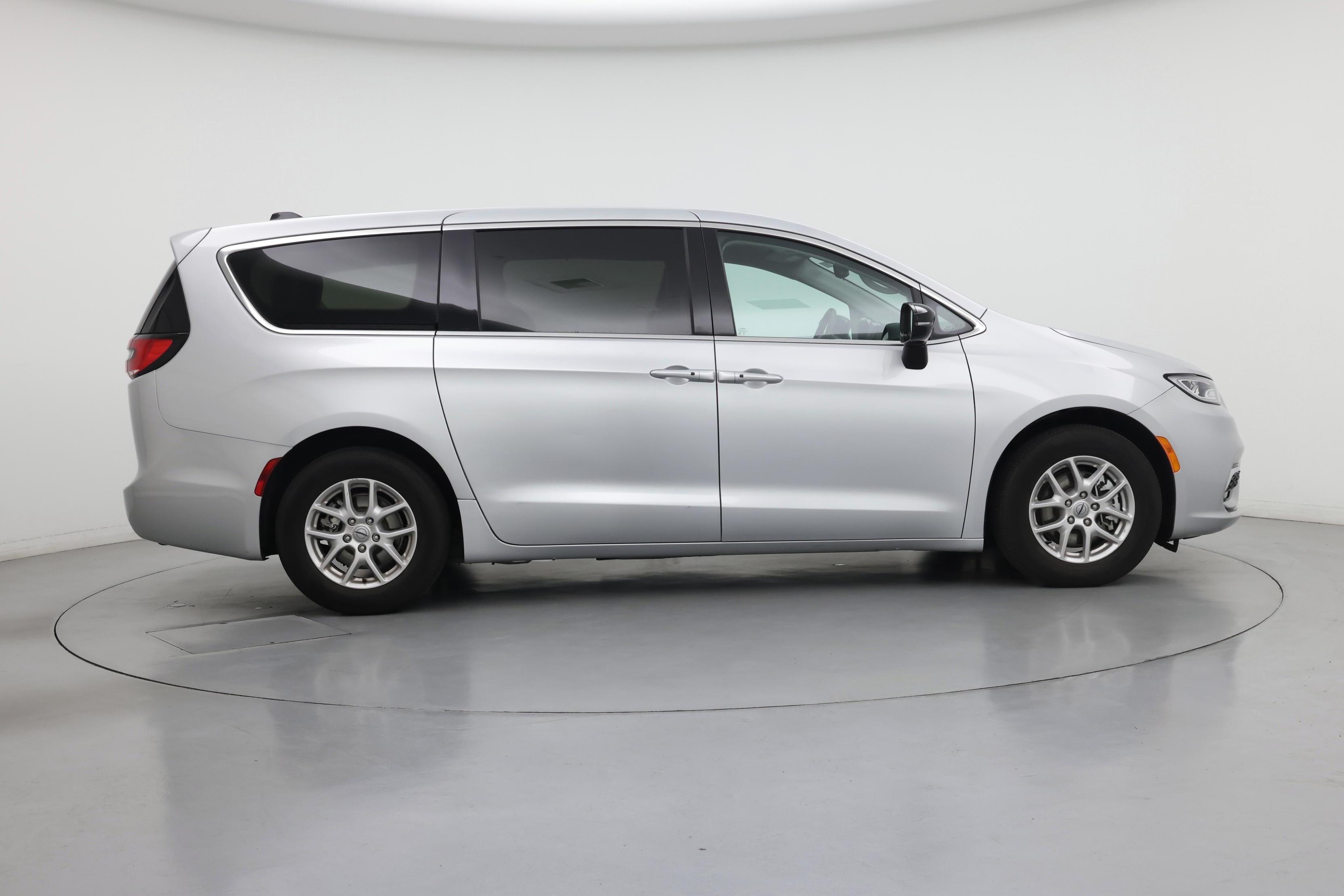 Thumbnail: 2024 Chrysler Pacifica - 7