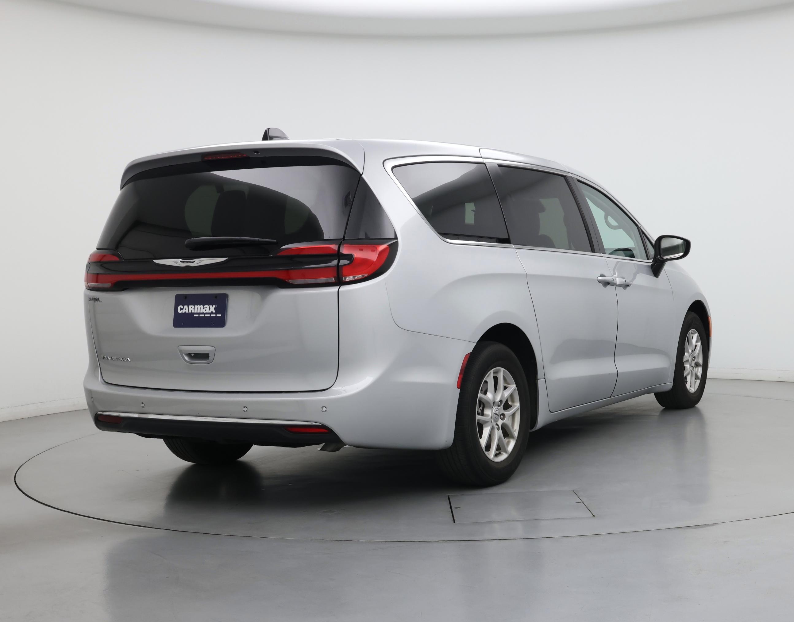 Thumbnail: 2024 Chrysler Pacifica - 8