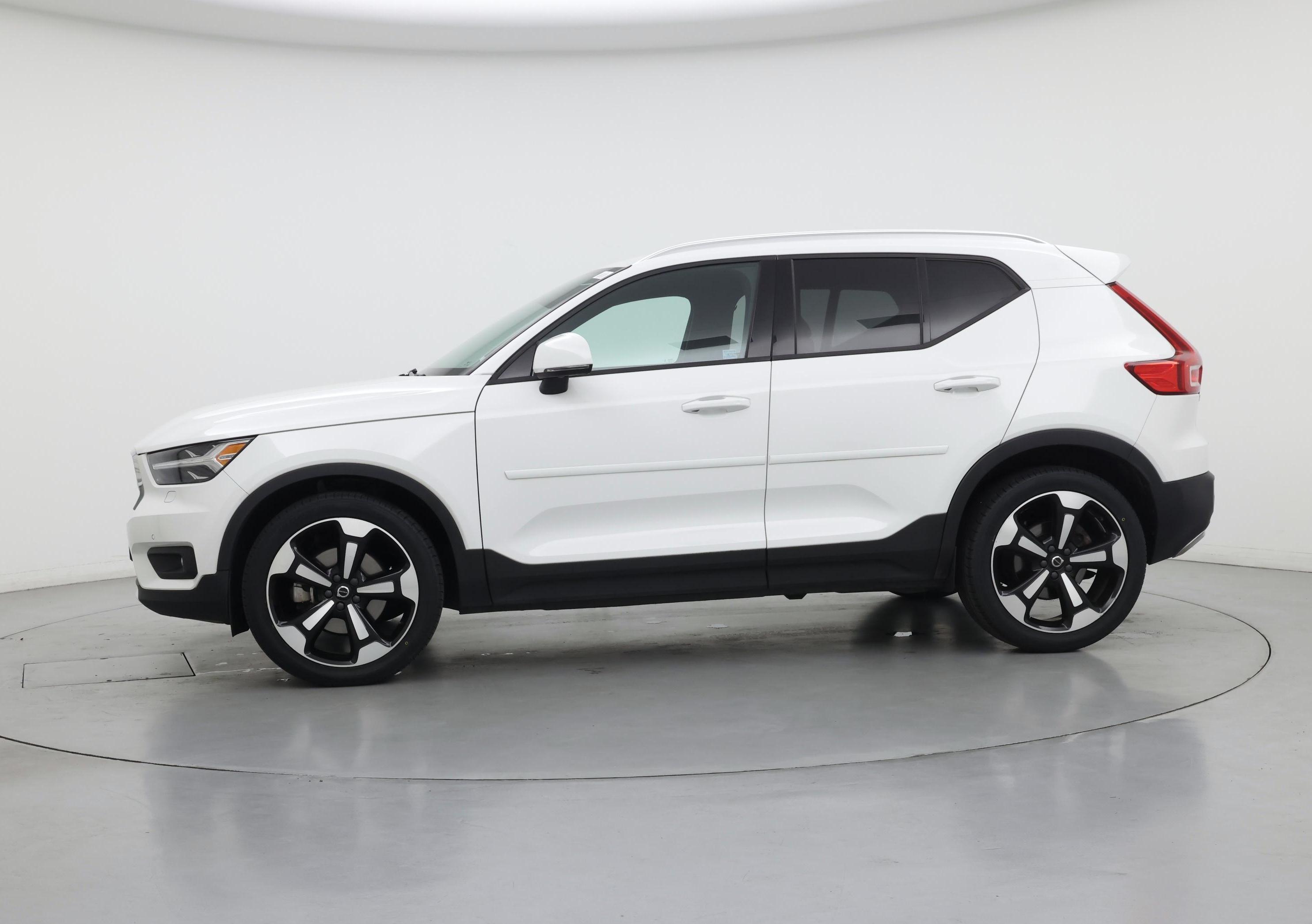Thumbnail: 2020 Volvo XC40 - 3
