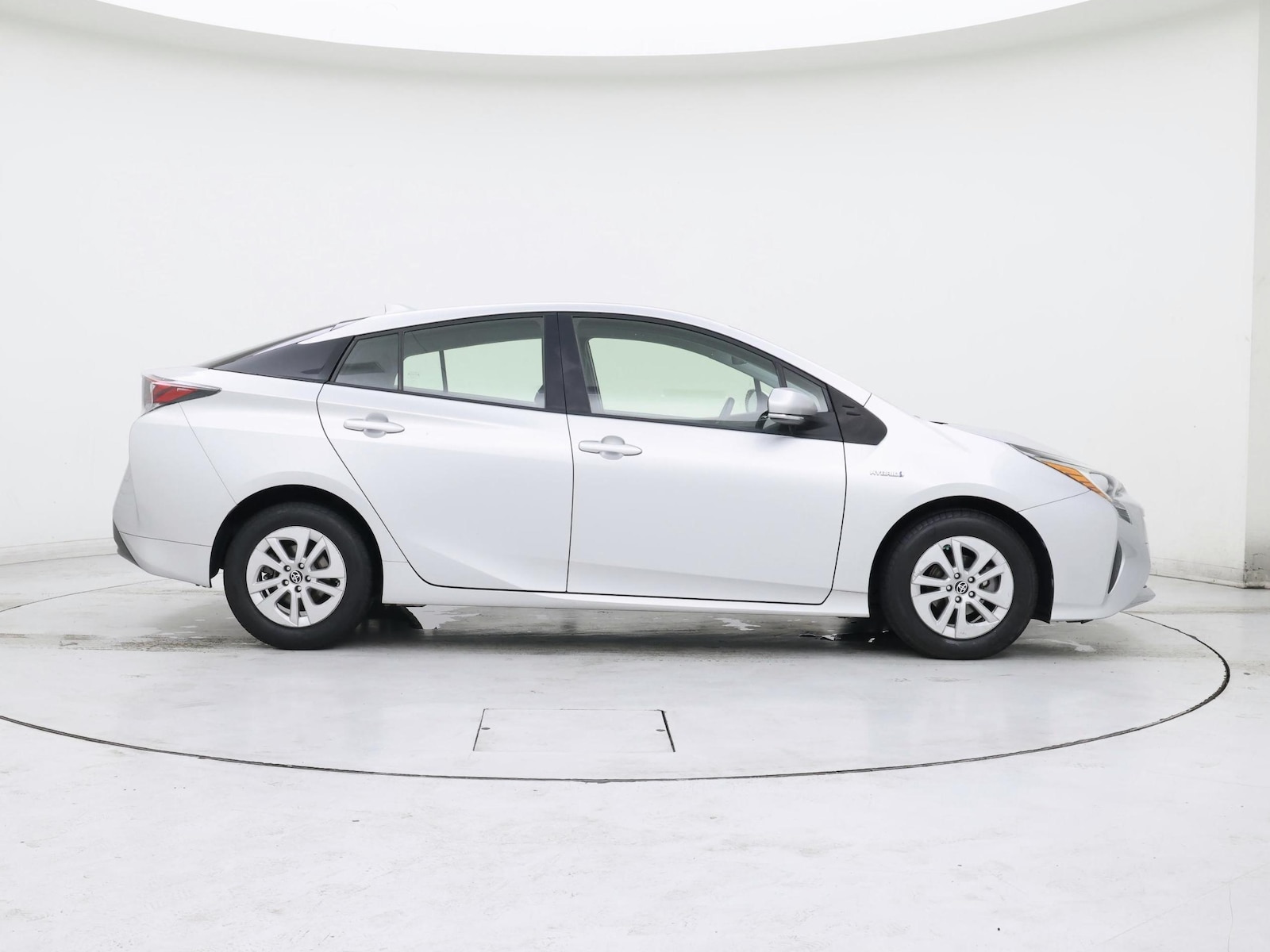 2017 Toyota Prius One - Photo 8
