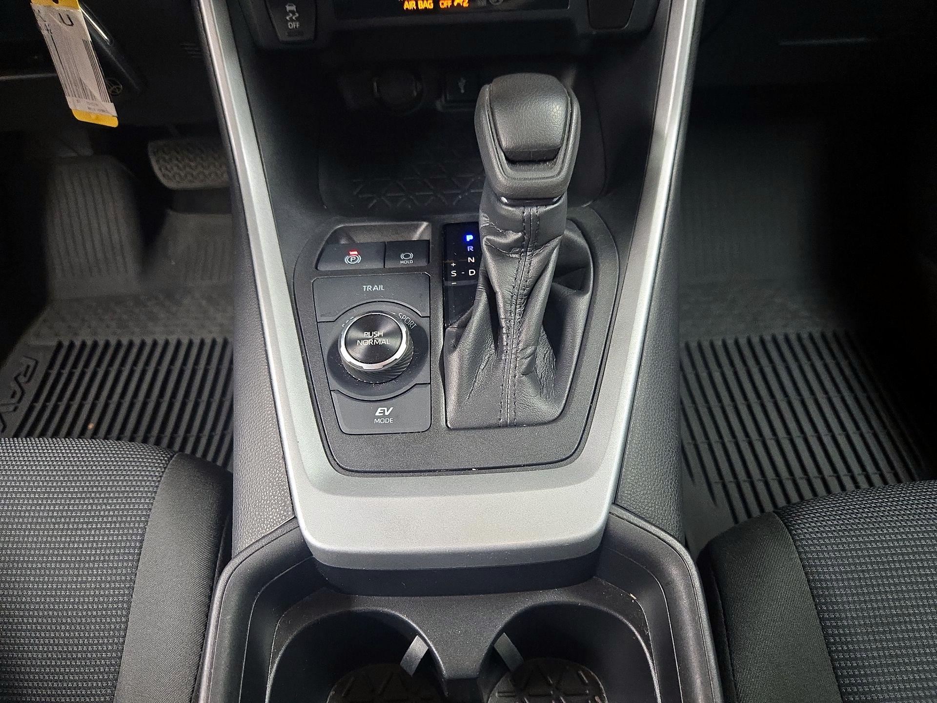 Thumbnail: 2021 Toyota RAV4 - 17