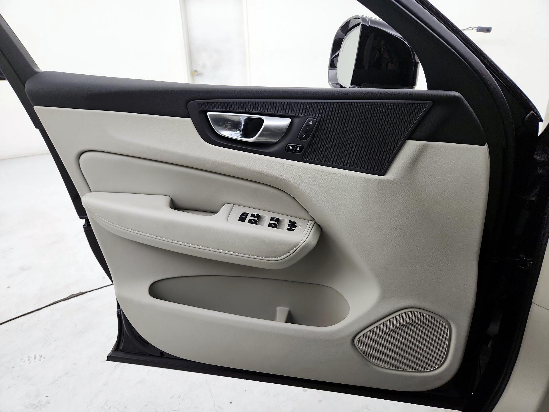 Thumbnail: 2023 Volvo XC60 - 12