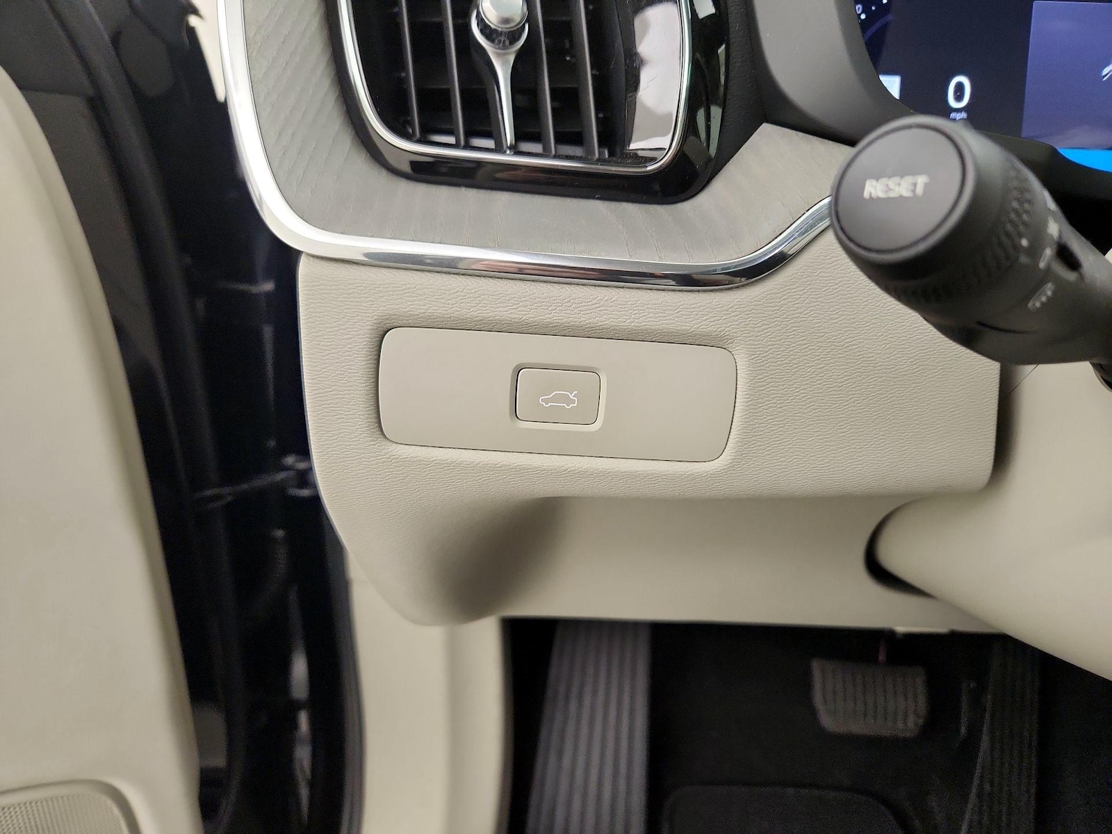 2023 Volvo XC60 Plus - Photo 14