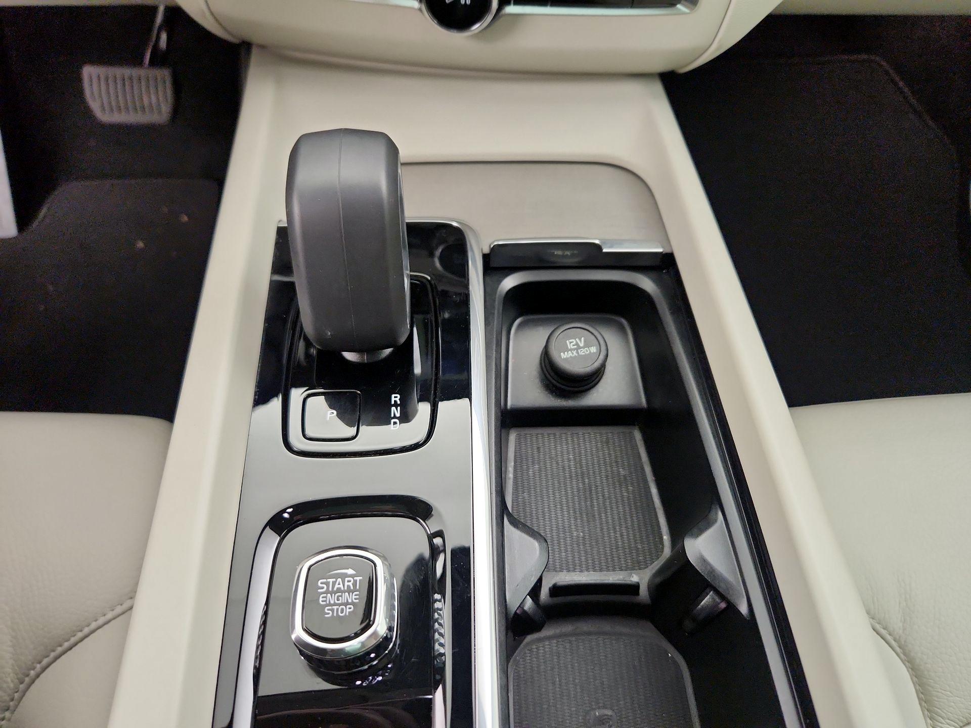 Thumbnail: 2023 Volvo XC60 - 17