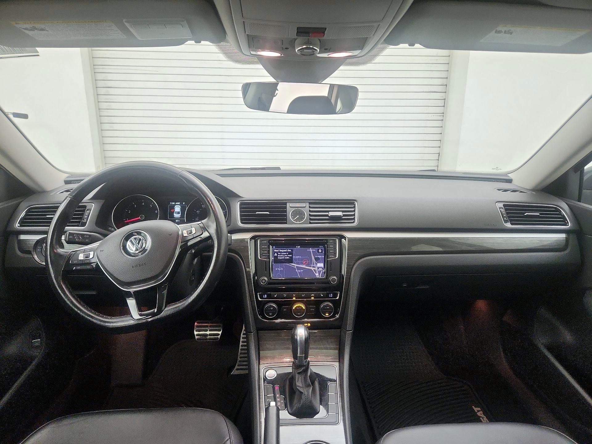 Thumbnail: 2017 Volkswagen Passat - 9