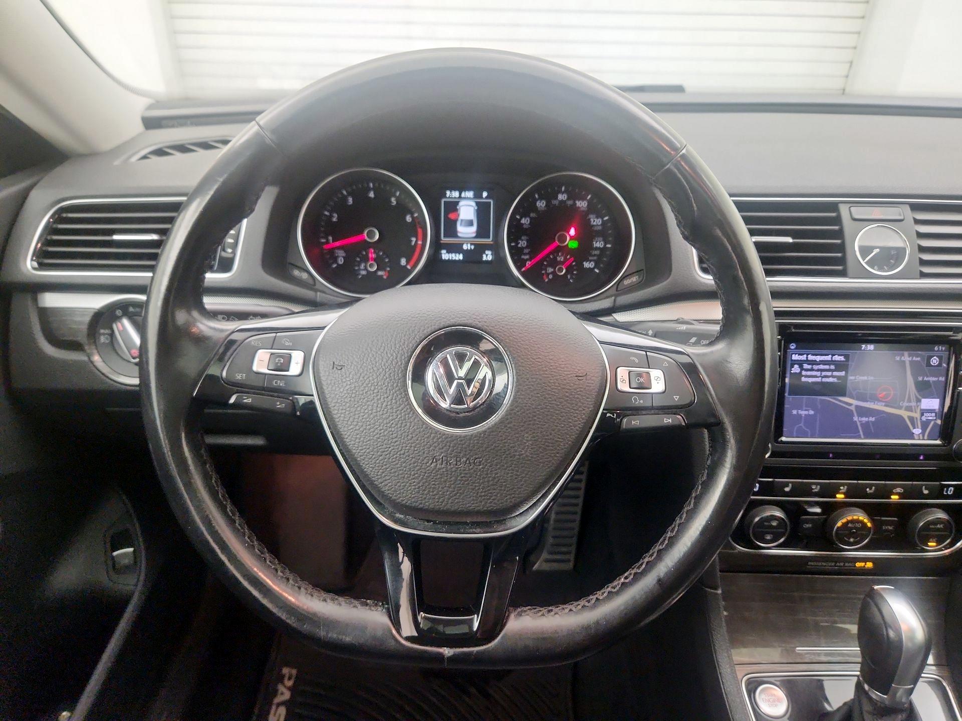 Thumbnail: 2017 Volkswagen Passat - 10