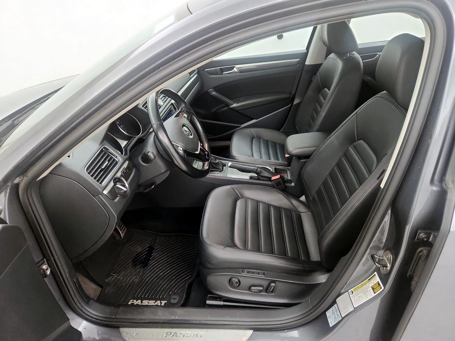 Thumbnail: 2017 Volkswagen Passat - 11