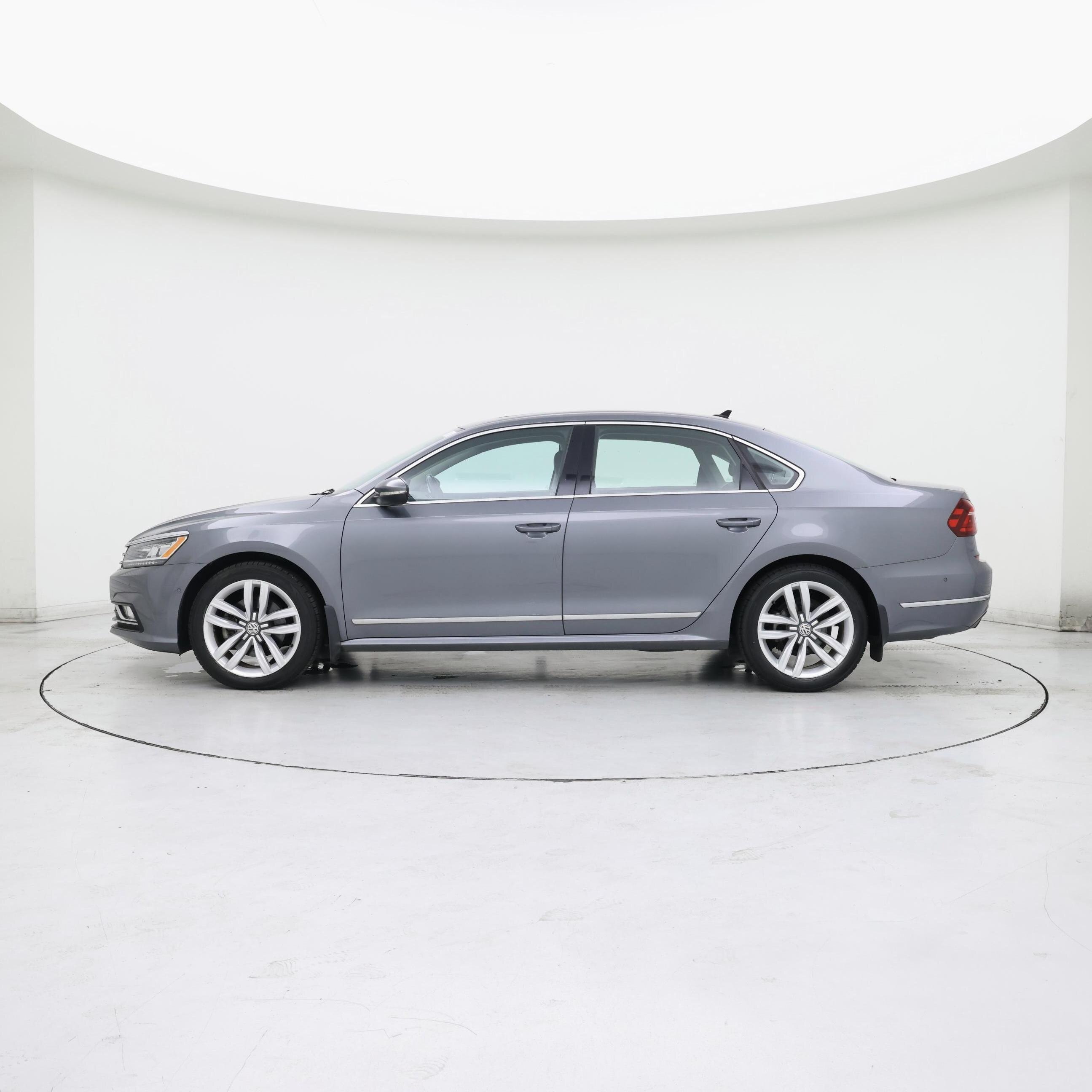 Thumbnail: 2017 Volkswagen Passat - 3