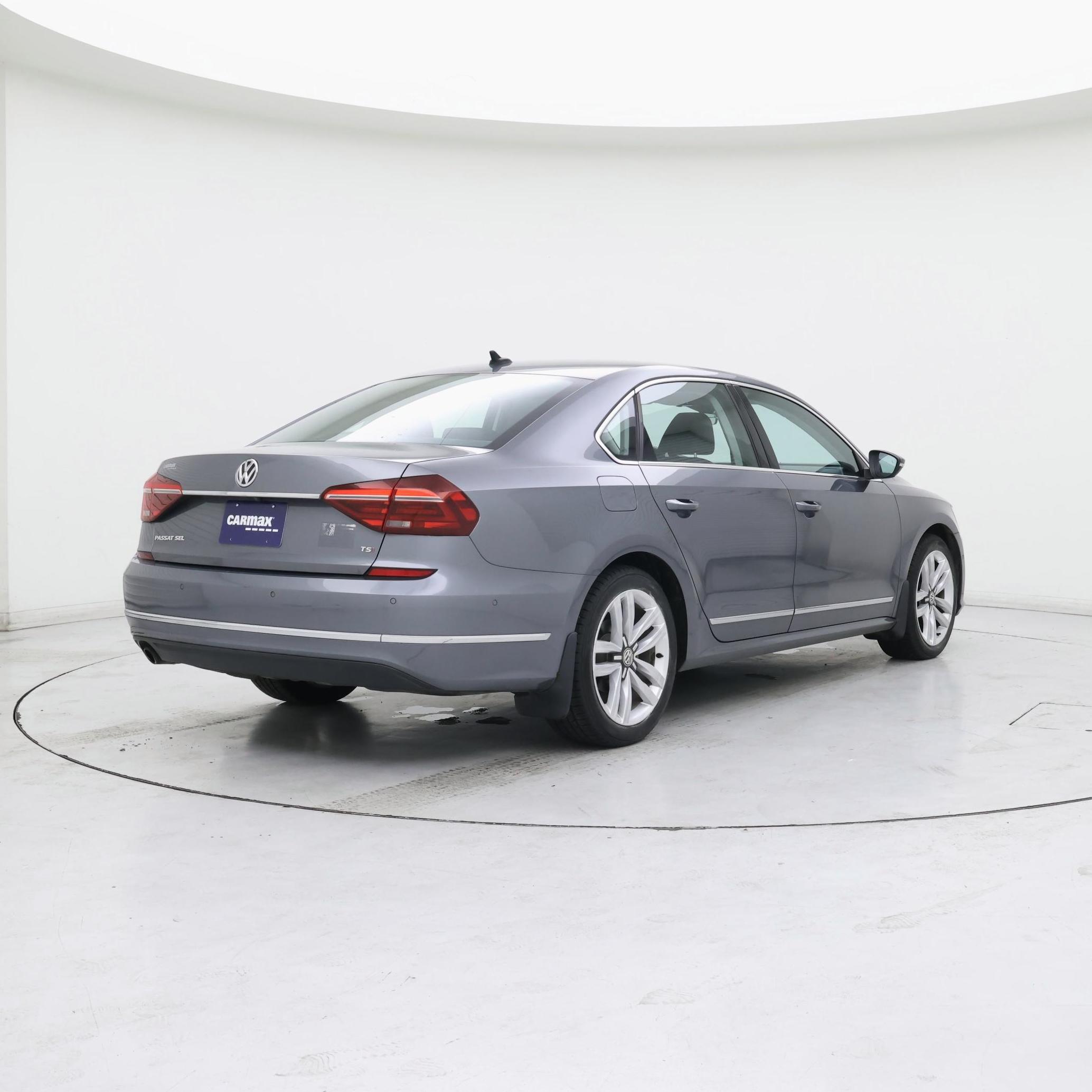 Thumbnail: 2017 Volkswagen Passat - 8