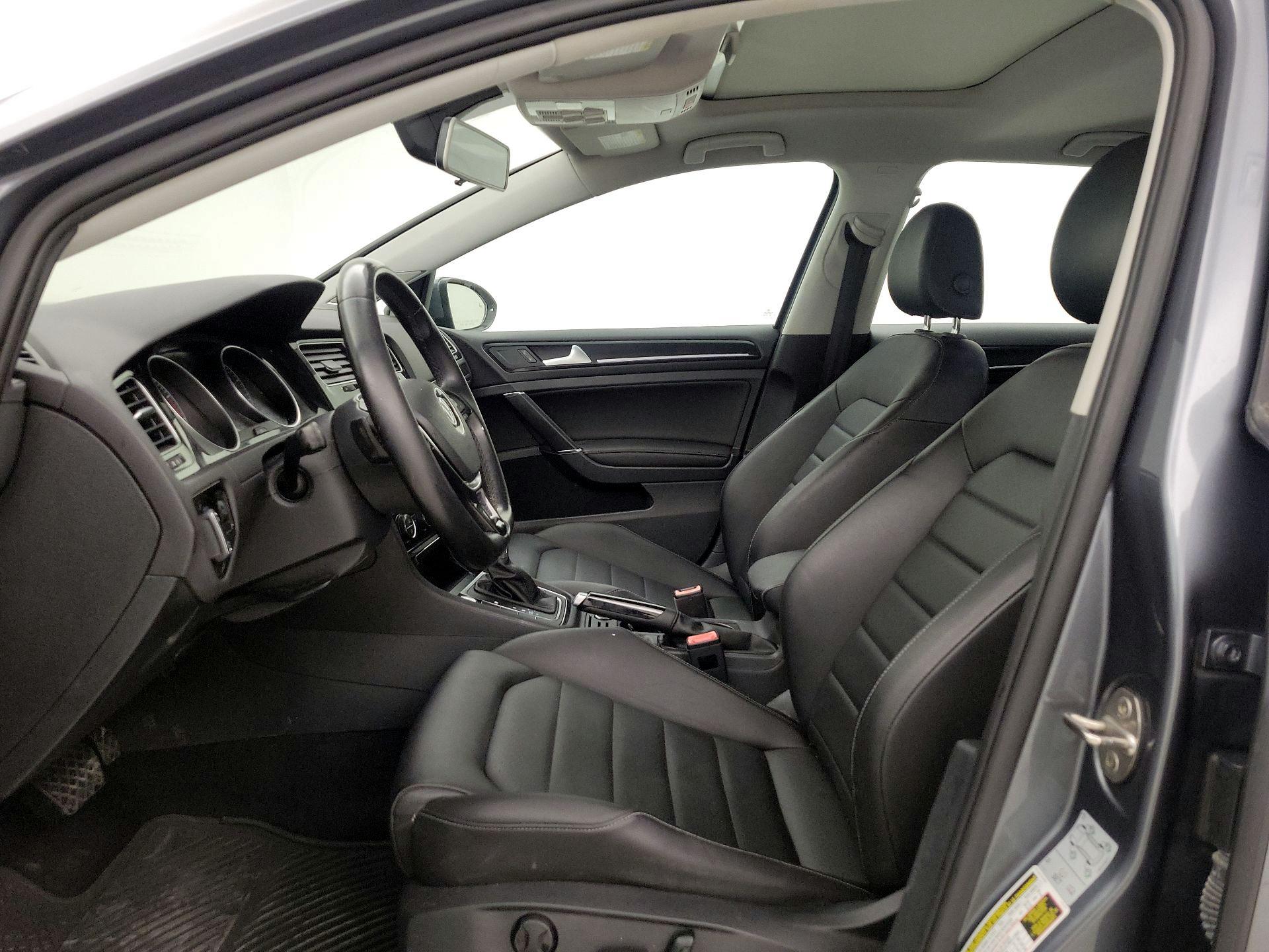 Thumbnail: 2017 Volkswagen Golf - 11