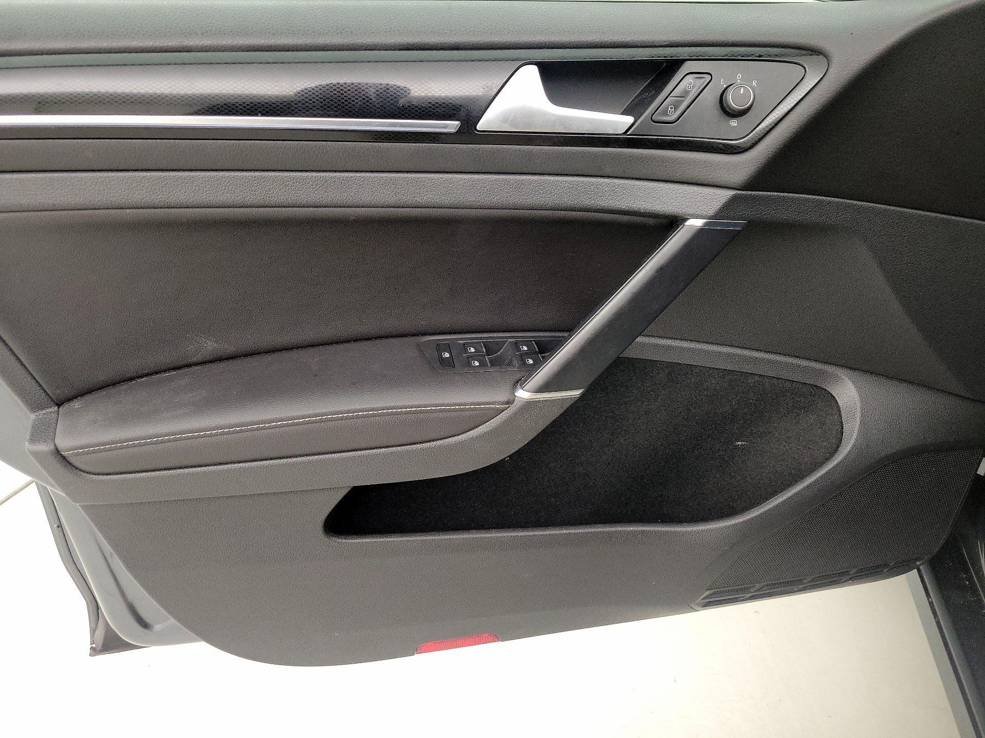 Thumbnail: 2017 Volkswagen Golf - 12