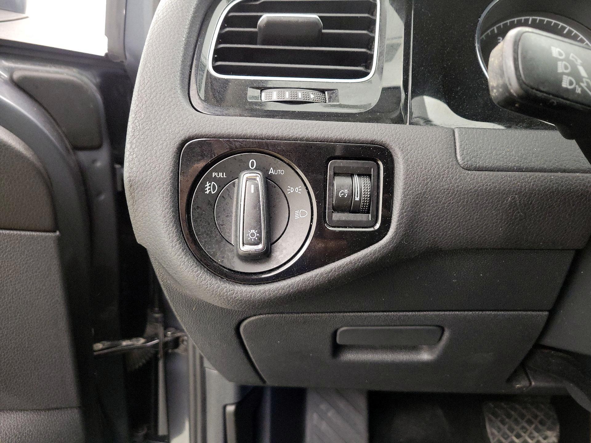 Thumbnail: 2017 Volkswagen Golf - 13