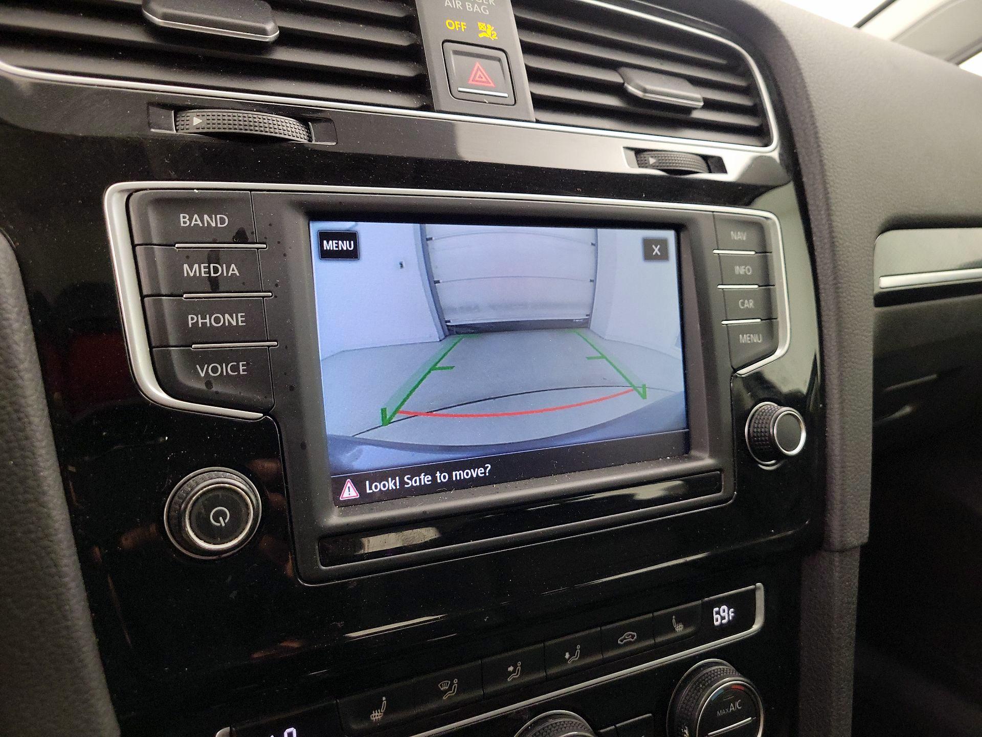 Thumbnail: 2017 Volkswagen Golf - 15