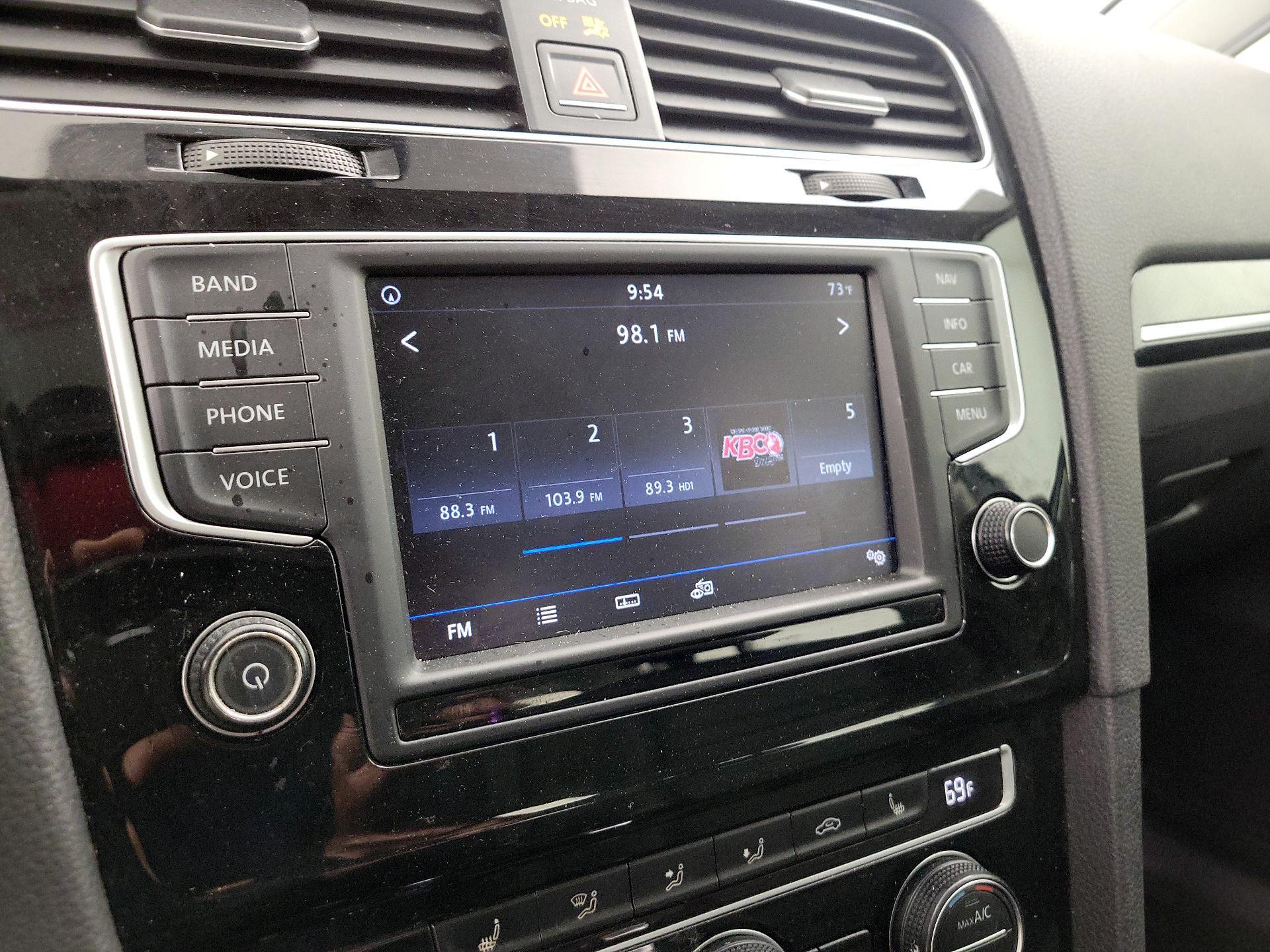 Thumbnail: 2017 Volkswagen Golf - 16